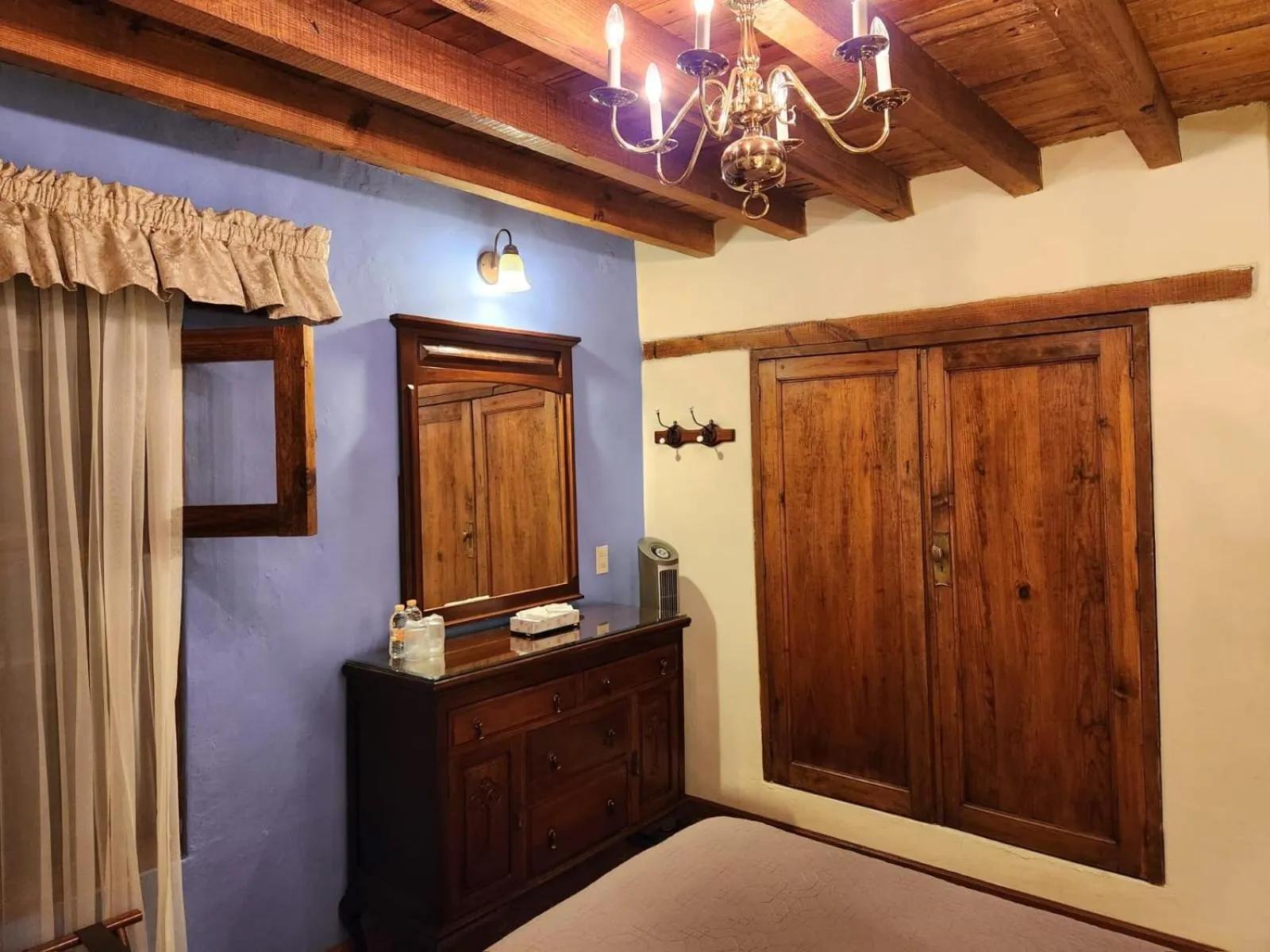 Bed in El Meson de los Poetas