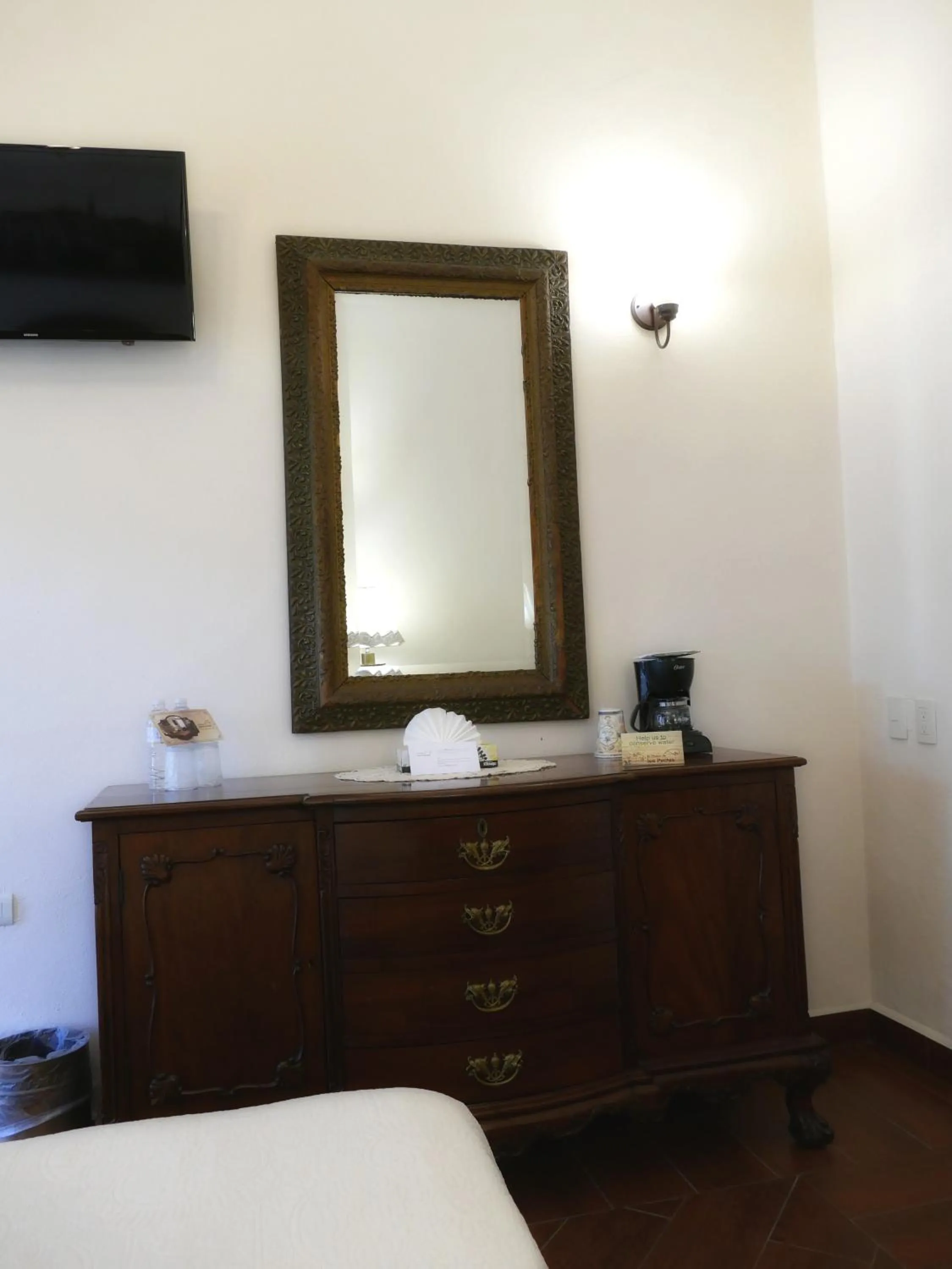 Coffee/tea facilities, Bed in El Meson de los Poetas