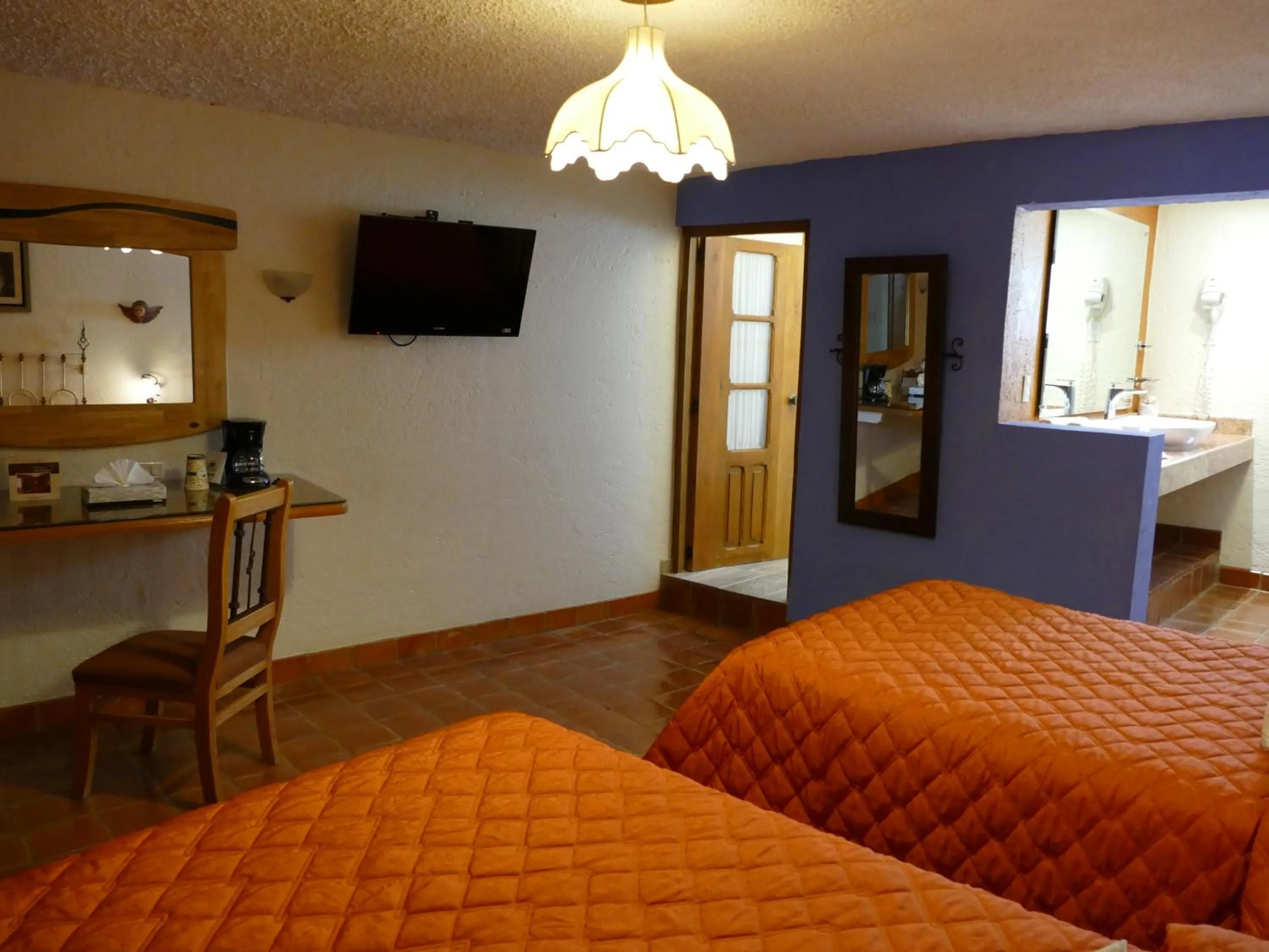 TV and multimedia, Bed in El Meson de los Poetas