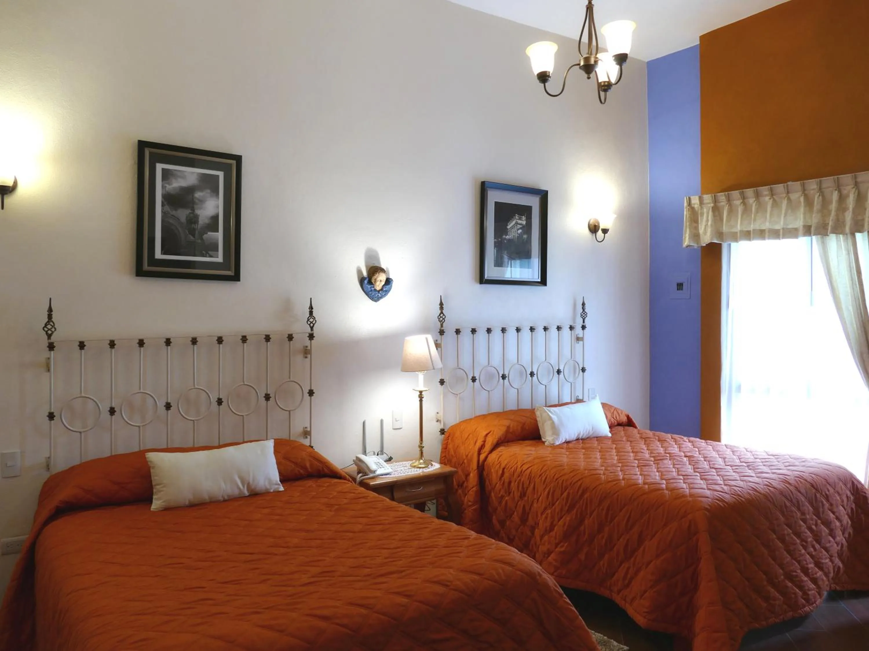 Photo of the whole room, Bed in El Meson de los Poetas