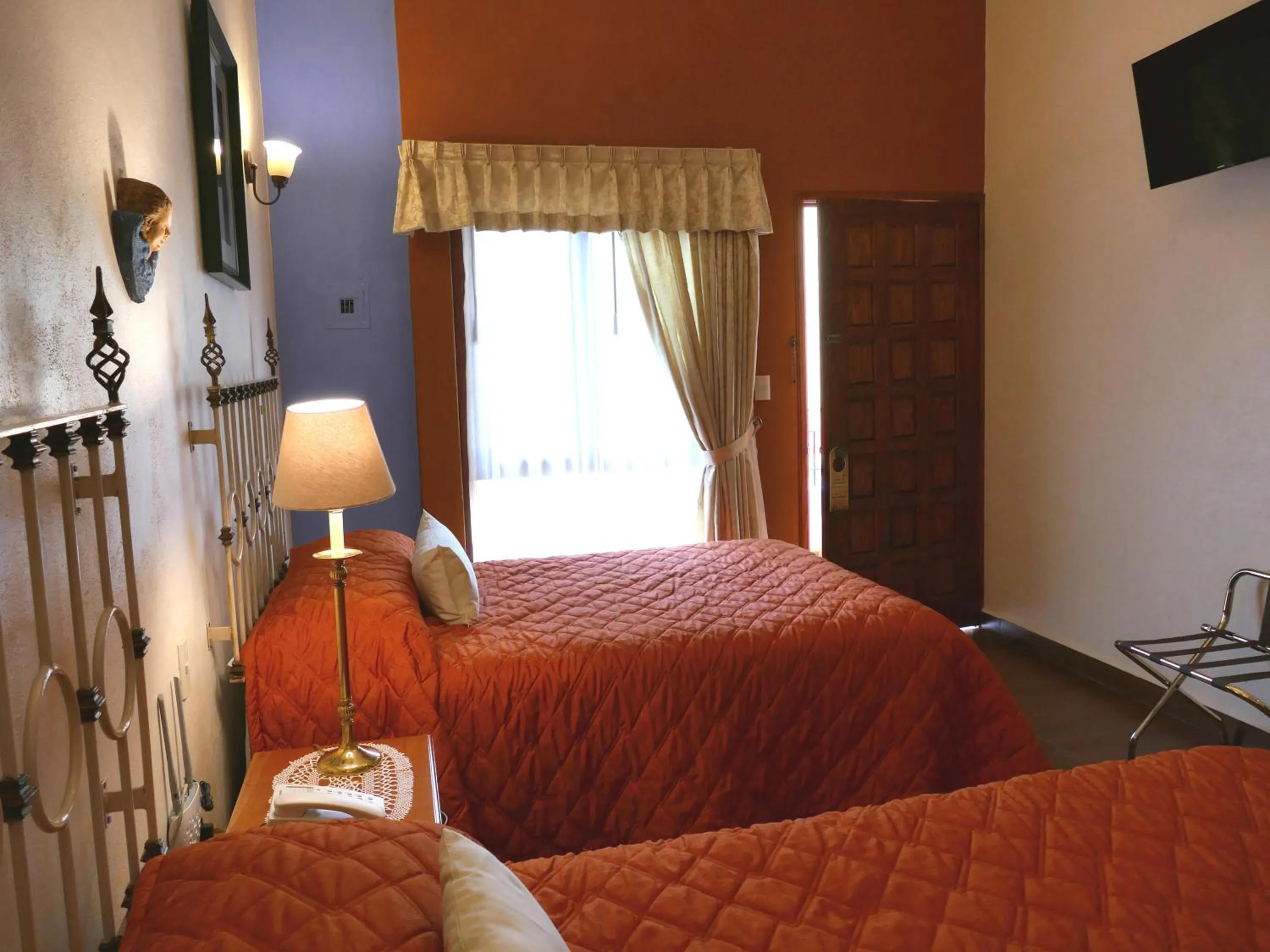 Photo of the whole room, Bed in El Meson de los Poetas