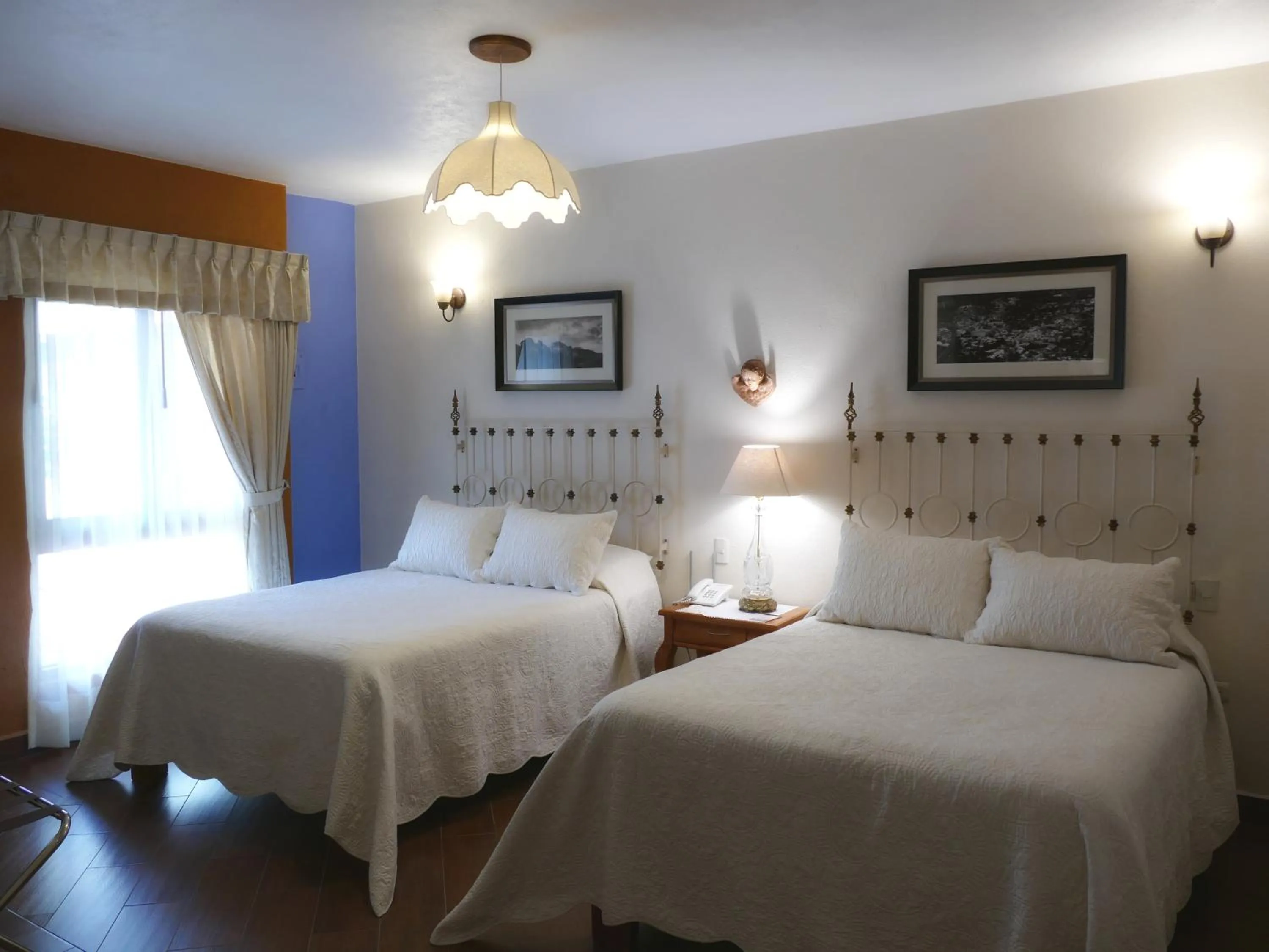 Photo of the whole room, Bed in El Meson de los Poetas