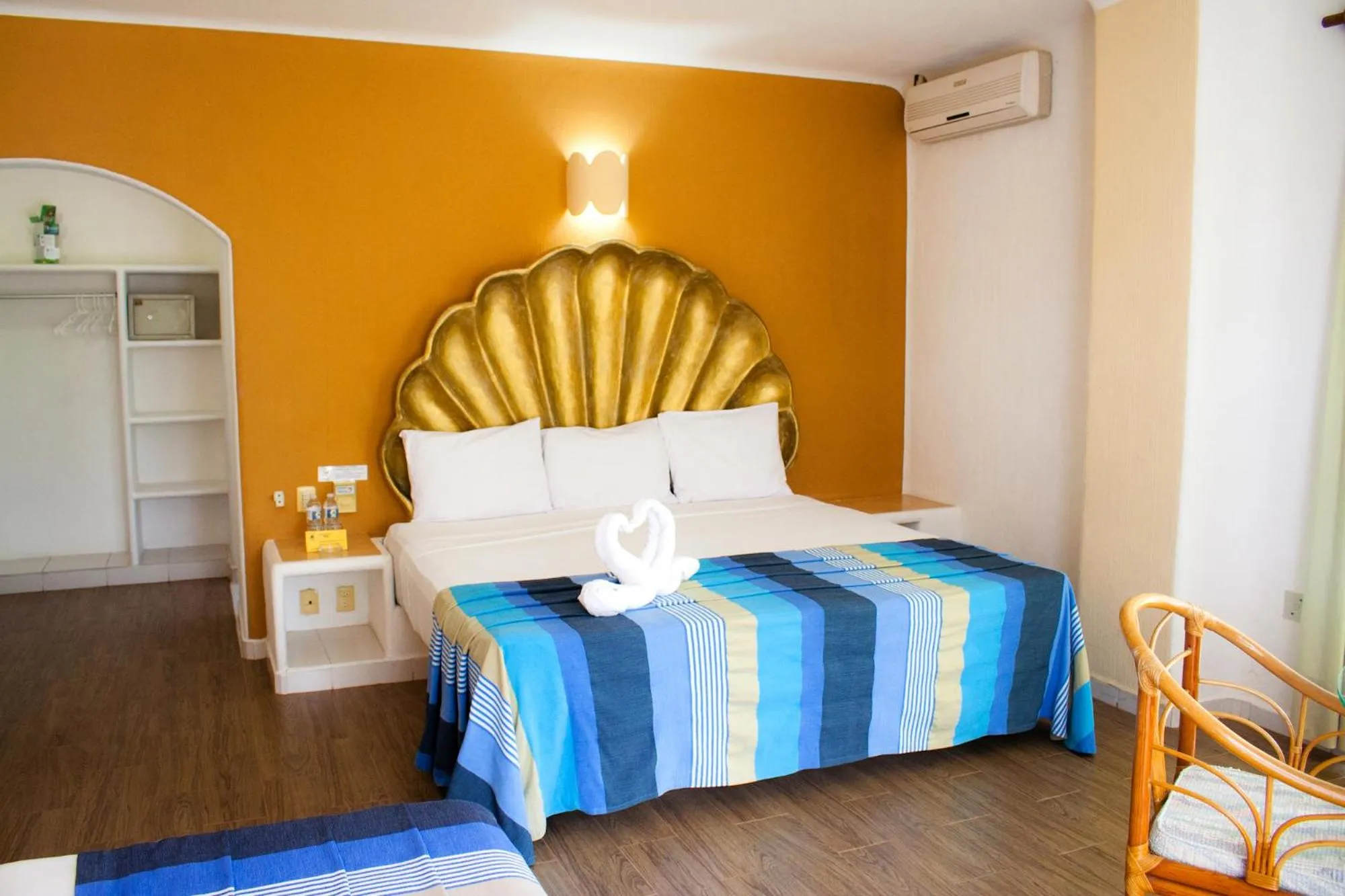 Bed in Hotel Bahia Huatulco