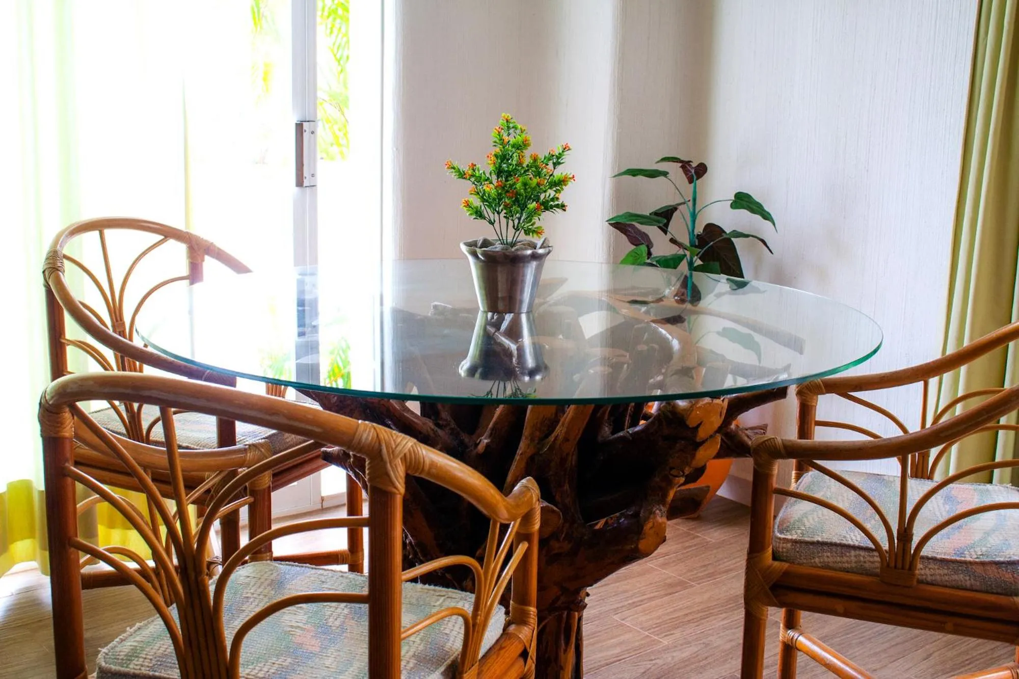 Seating area in Hotel Bahia Huatulco