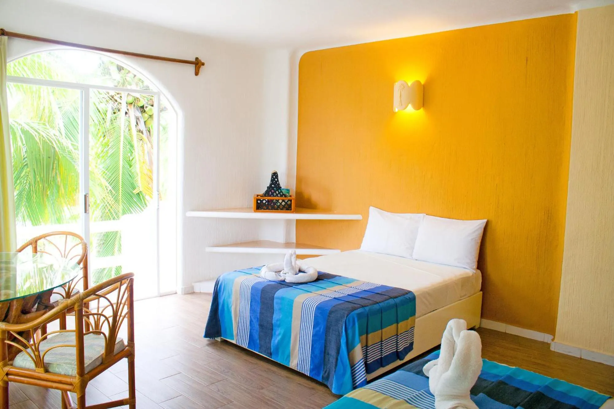 Bed in Hotel Bahia Huatulco