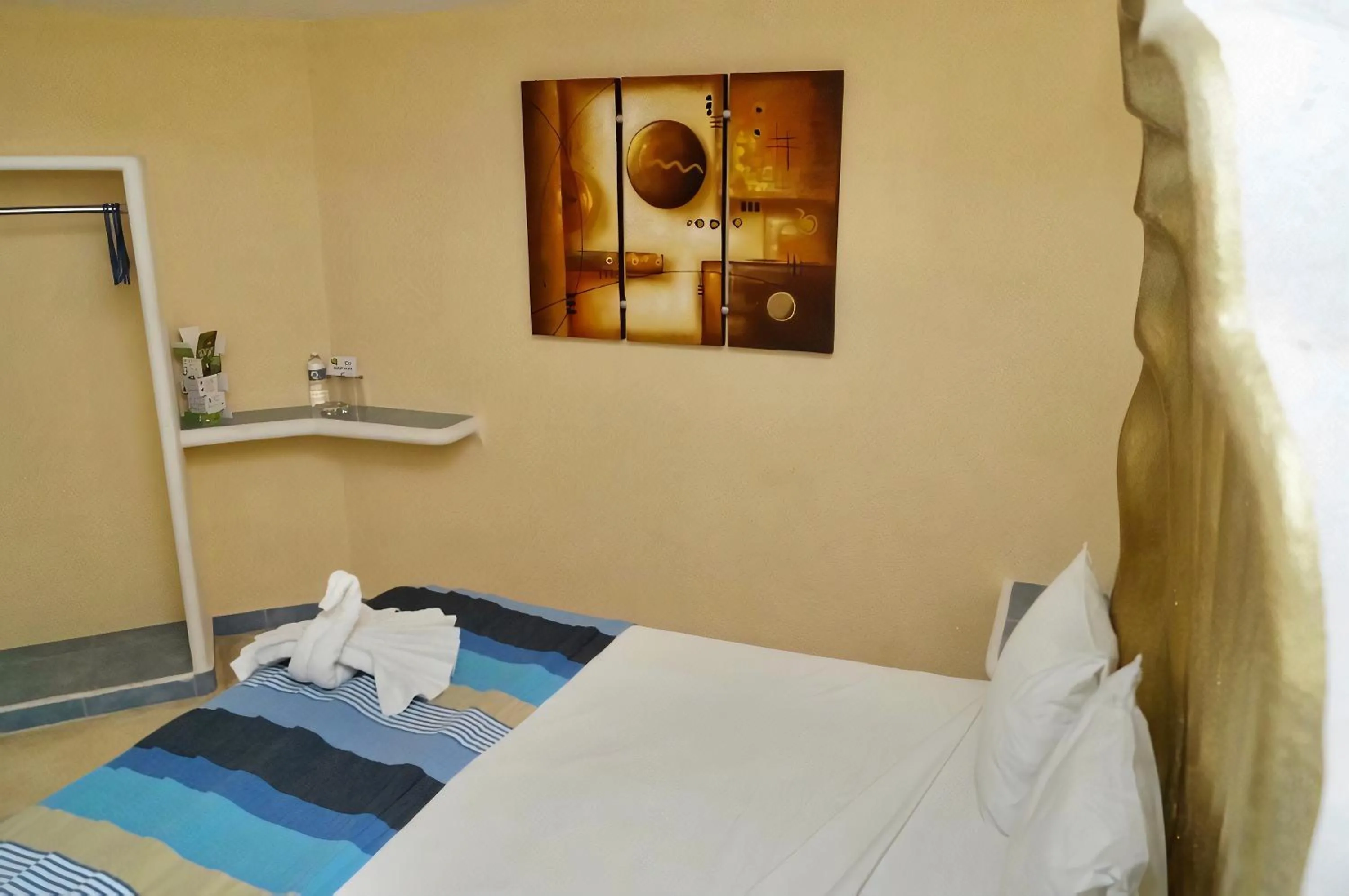 Bed in Hotel Bahia Huatulco