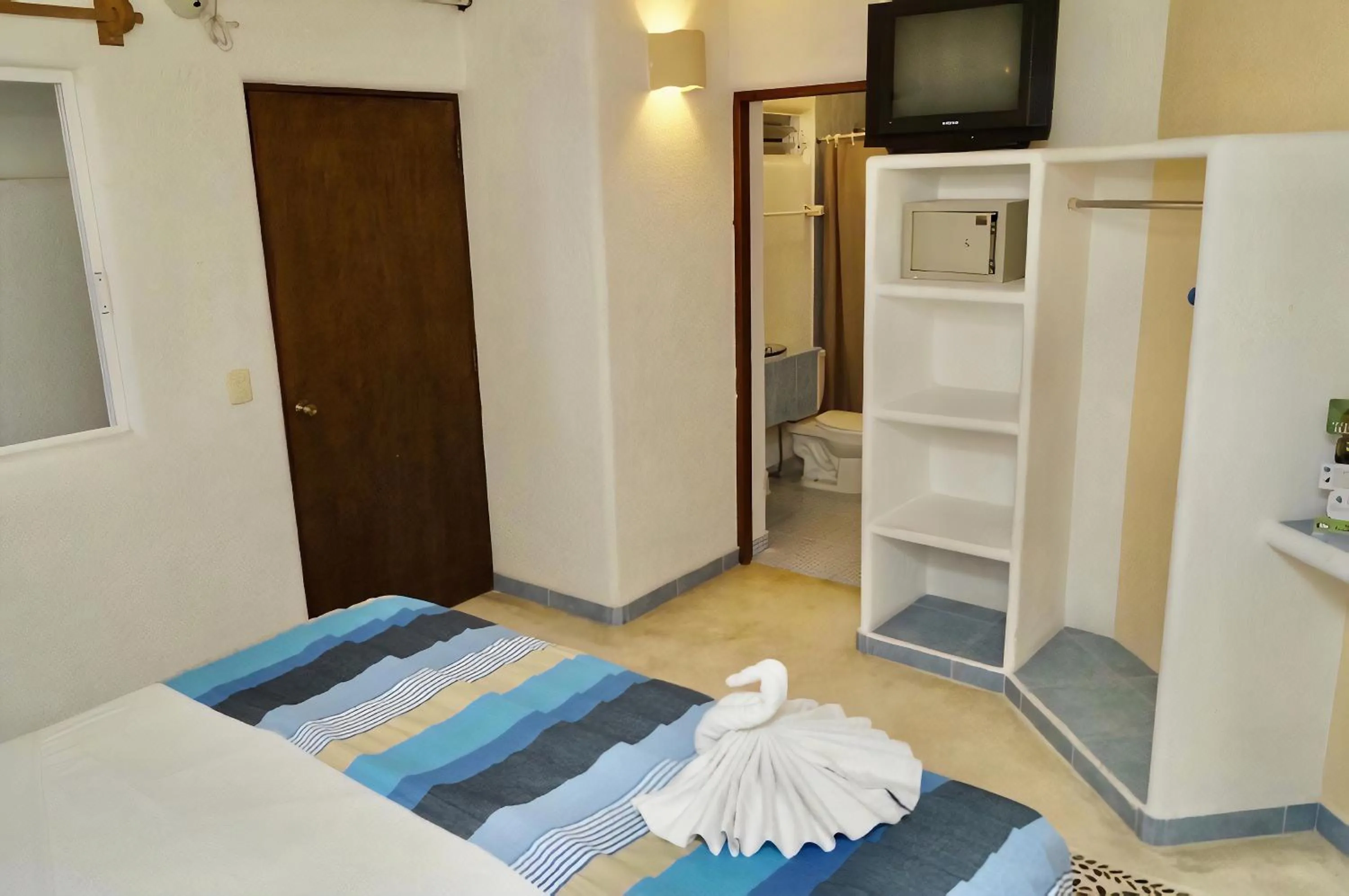 Bed in Hotel Bahia Huatulco