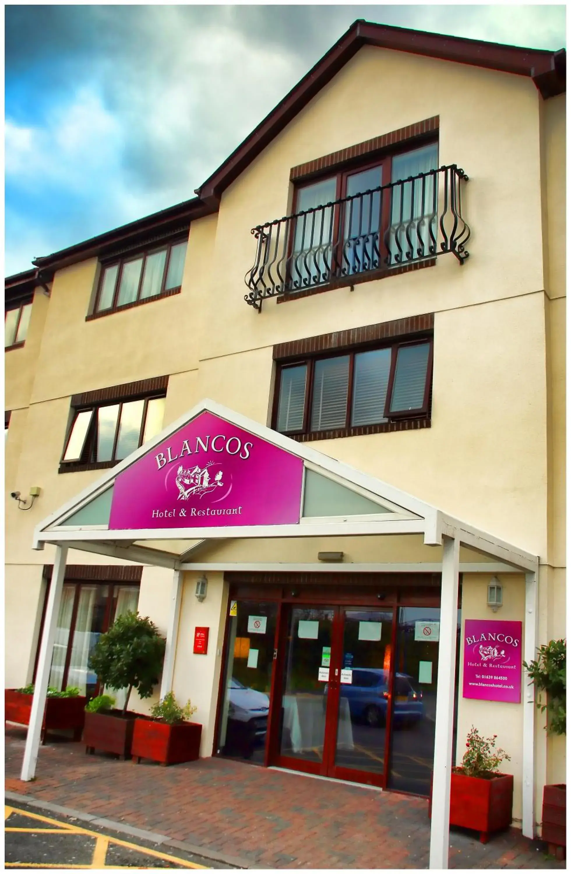 Facade/entrance in Blanco's Hotel Facade/entrance in Blanco's Hotel