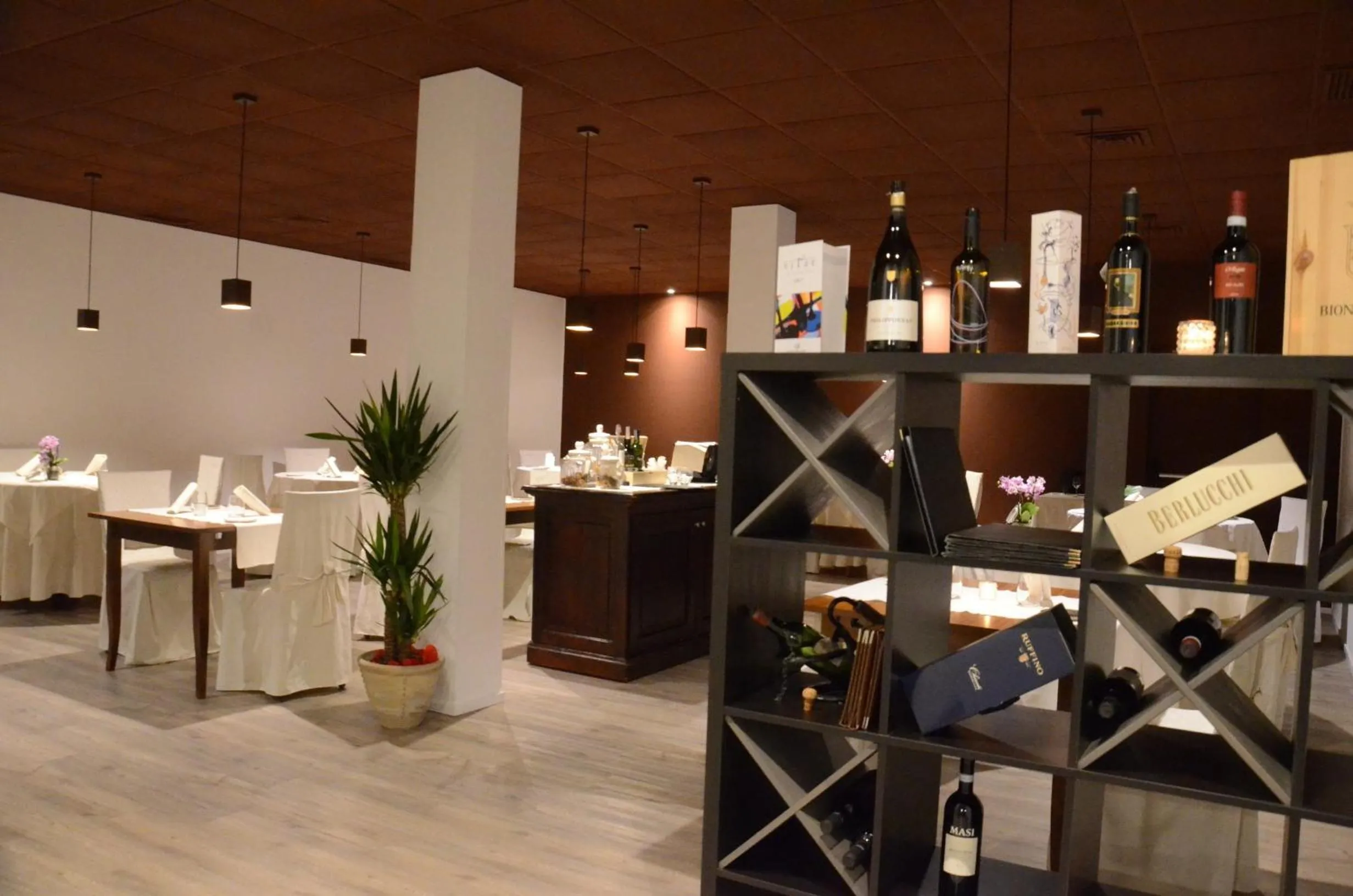 Restaurant/places to eat in Hotel Petrarca