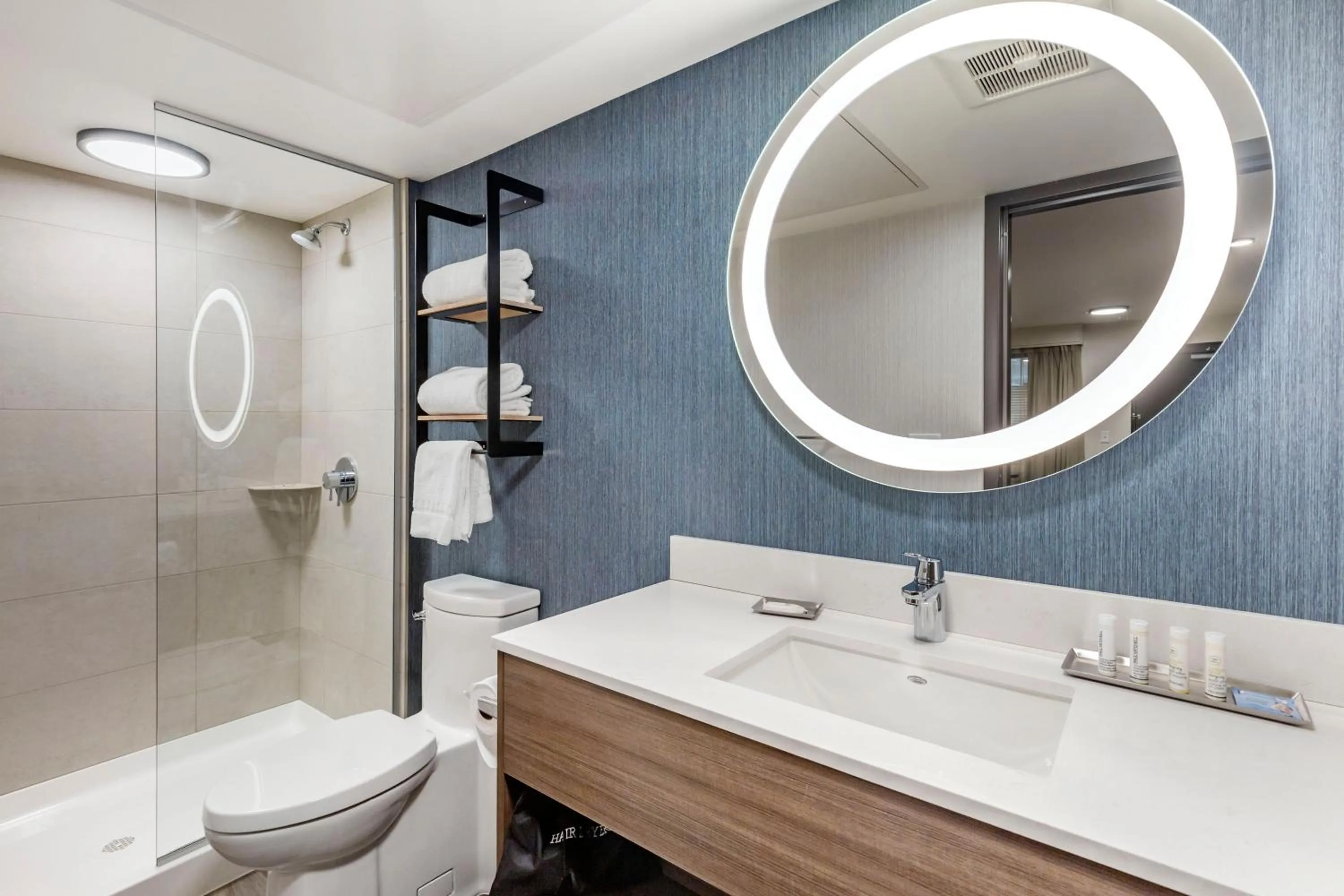 Bathroom in The Gibson Hotel Great Falls, an Ascend Collection Hotel