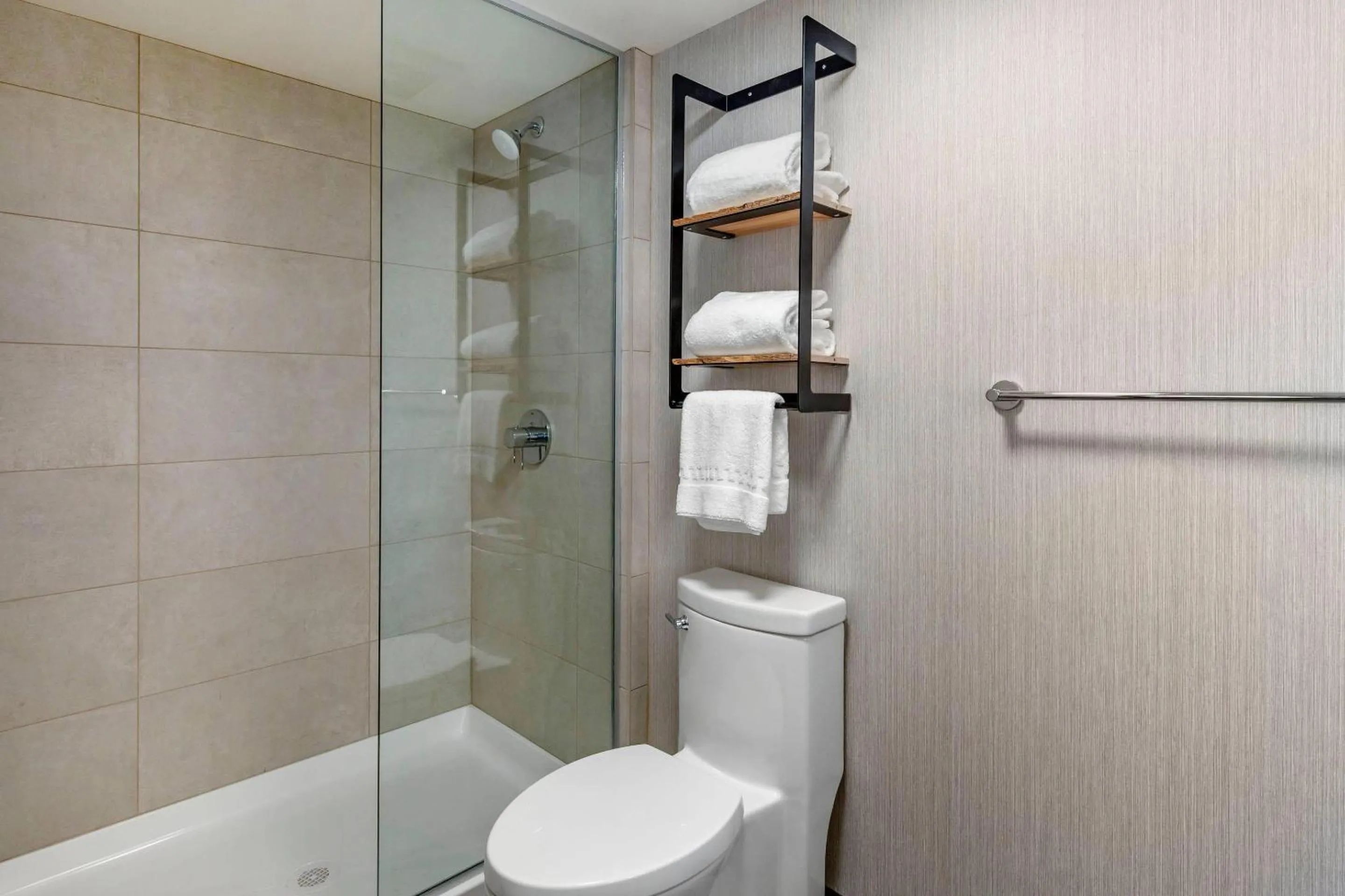 Bedroom in The Gibson Hotel Great Falls, an Ascend Collection Hotel