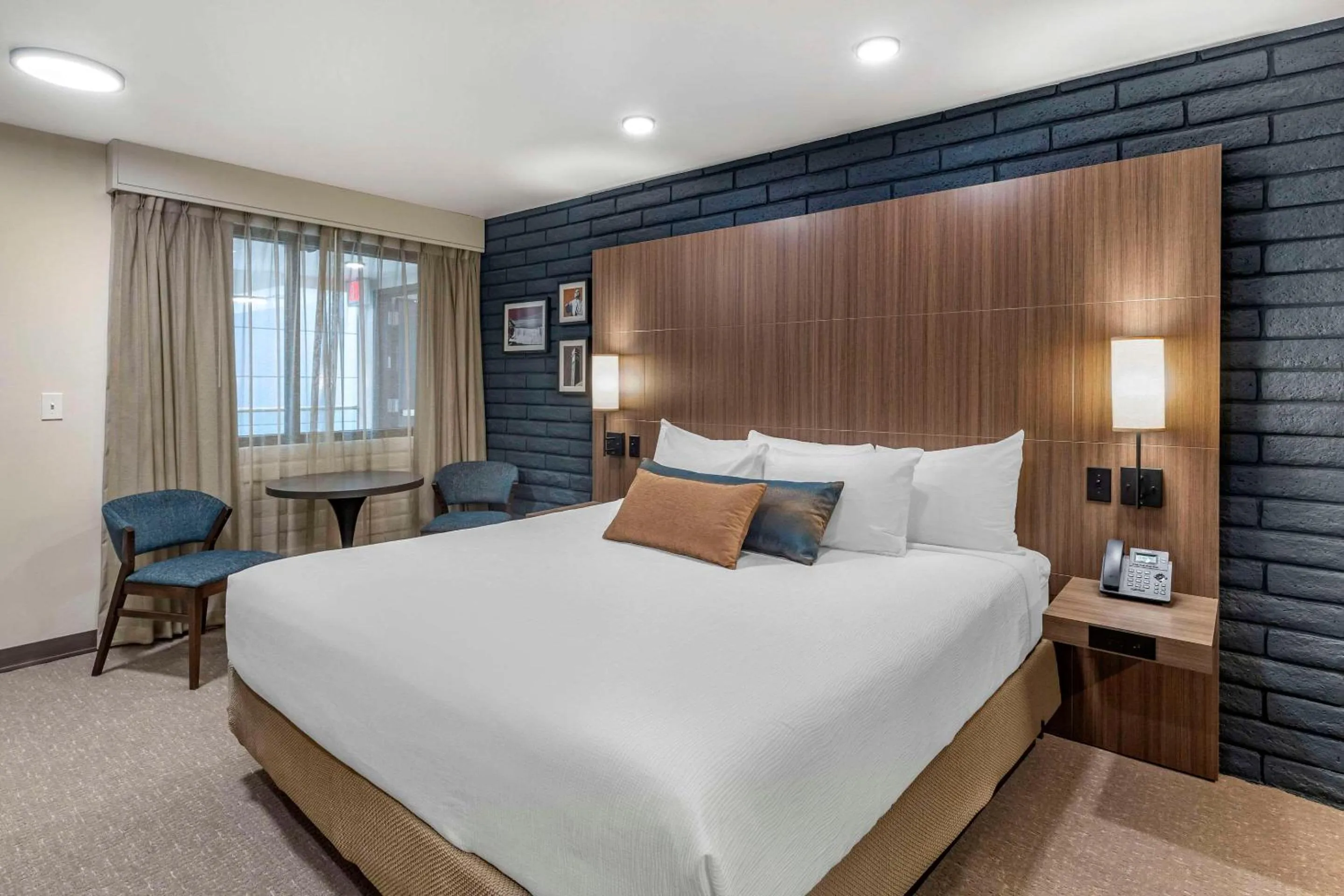 Bedroom, Bed in The Gibson Hotel Great Falls, an Ascend Collection Hotel