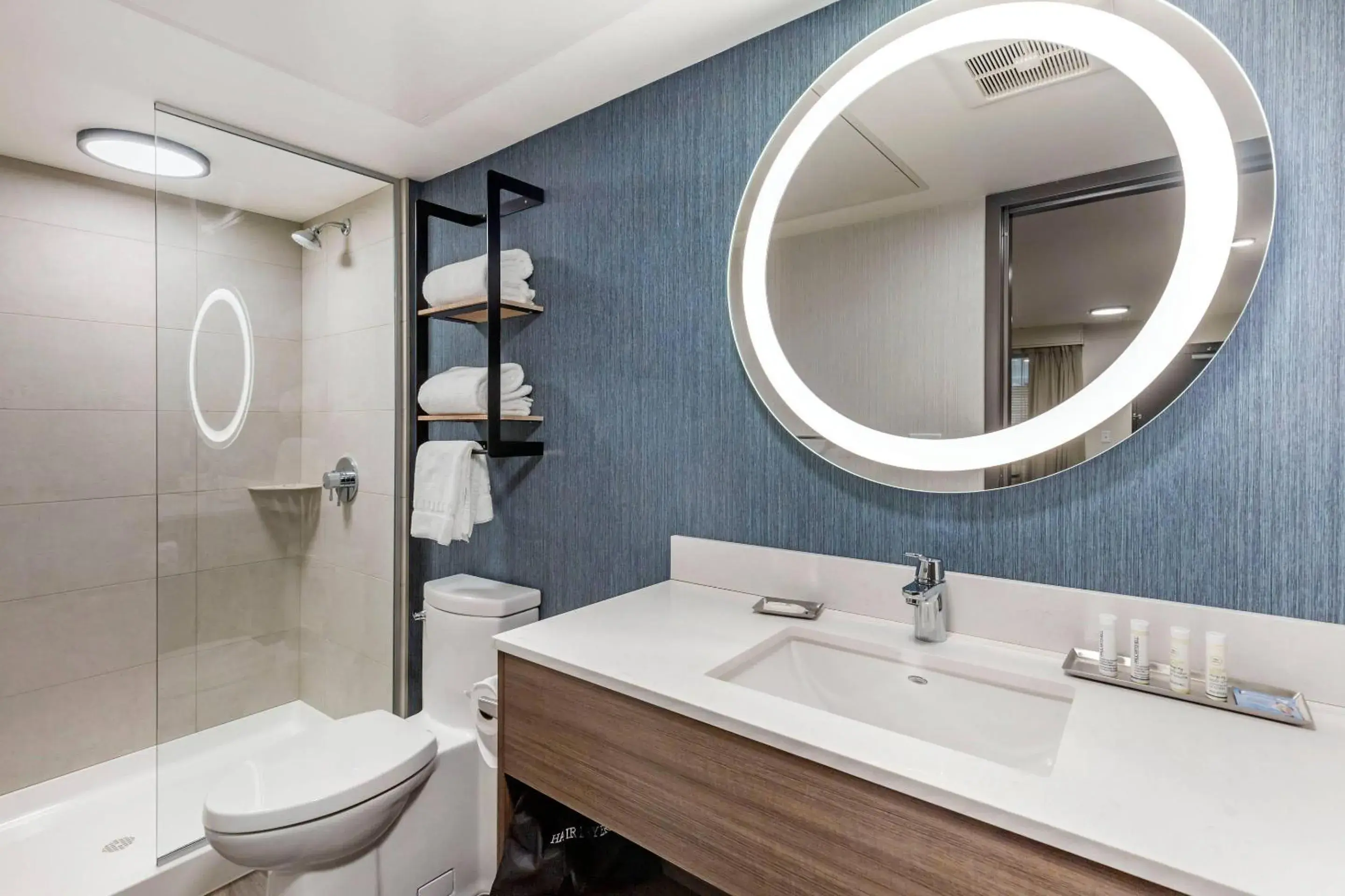 Bedroom in The Gibson Hotel Great Falls, an Ascend Collection Hotel Bedroom in The Gibson Hotel Great Falls, an Ascend Collection Hotel