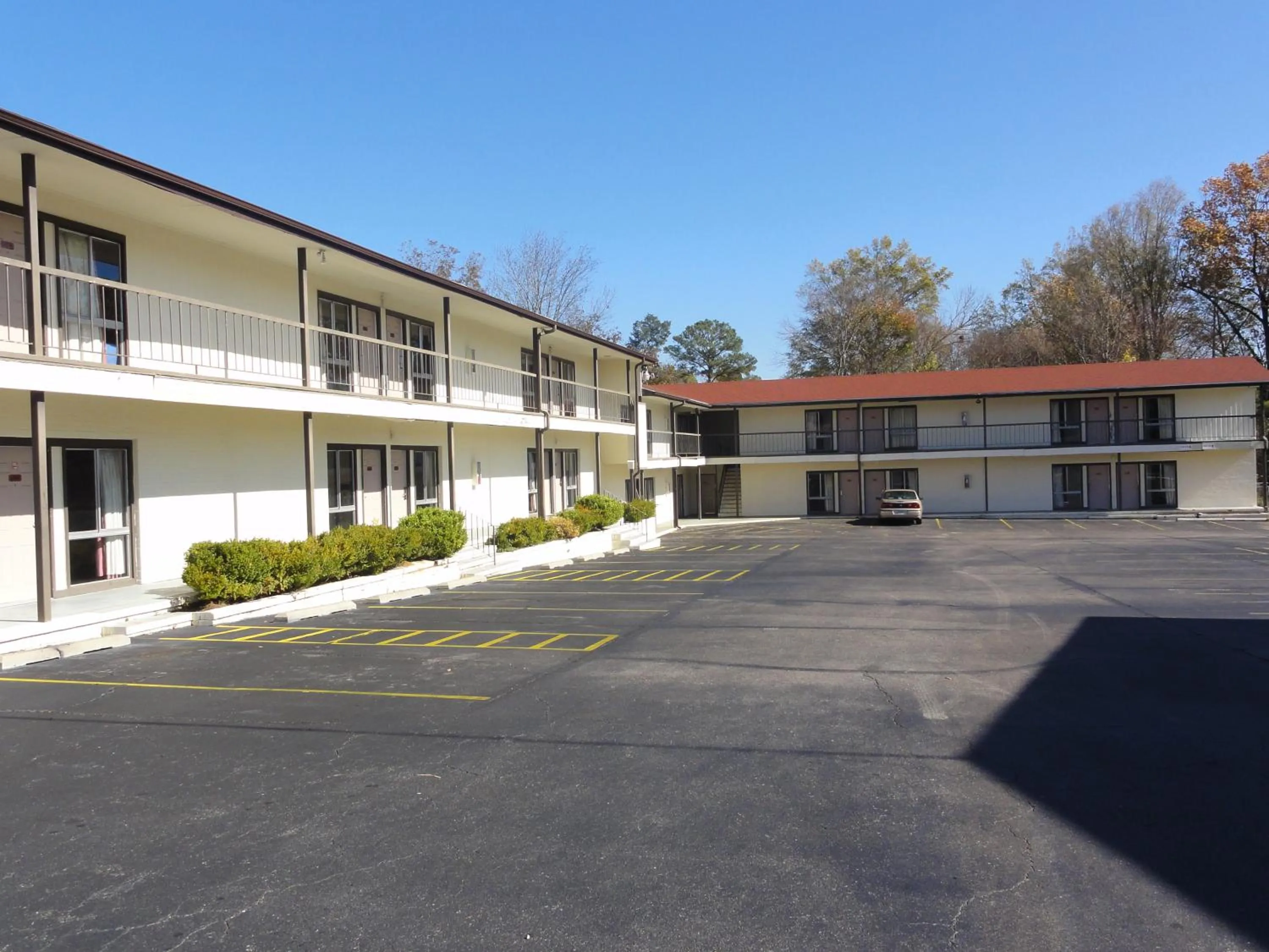 Property Building in Budget Inn Selma