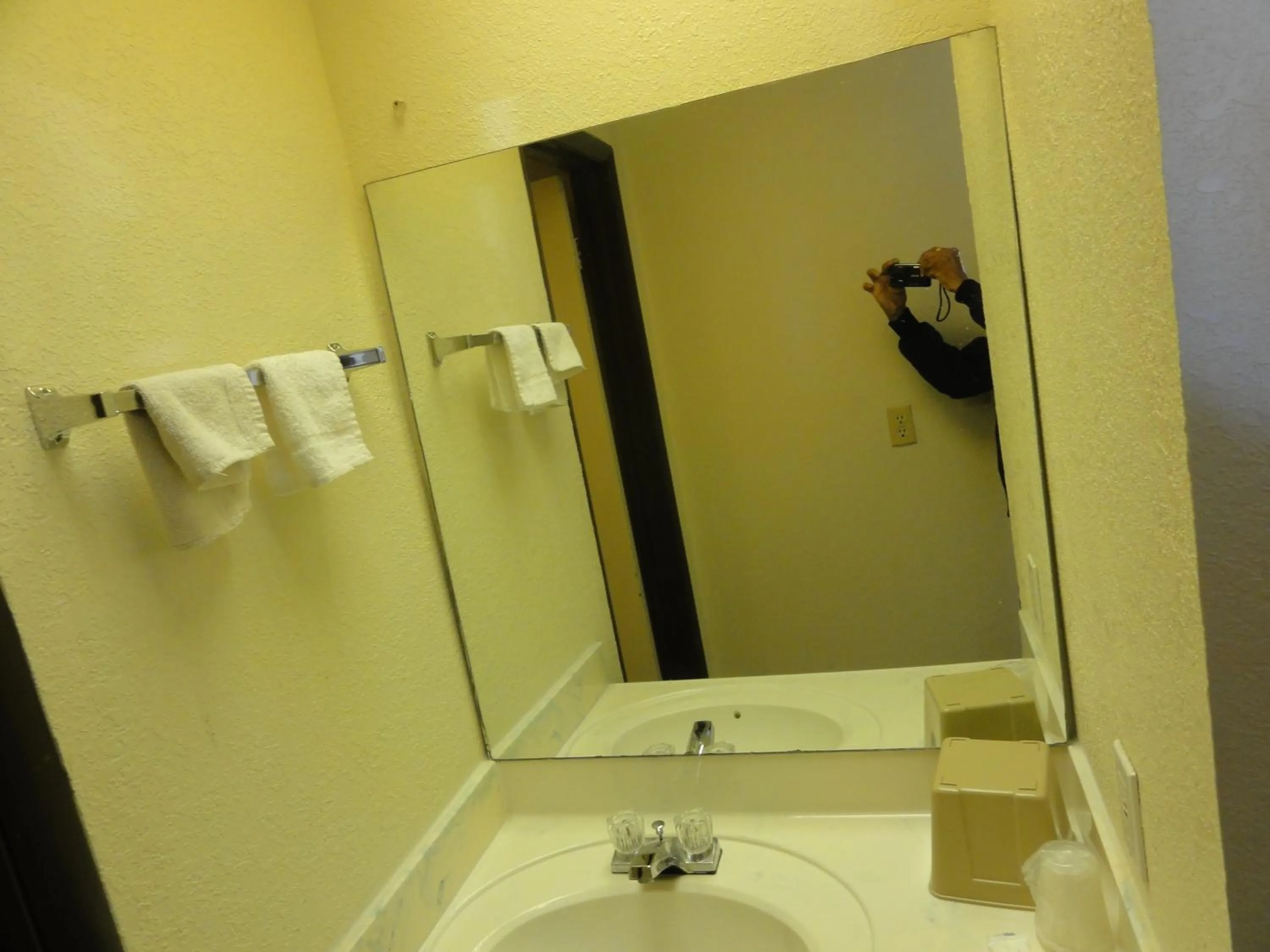 Bathroom in Budget Inn Selma