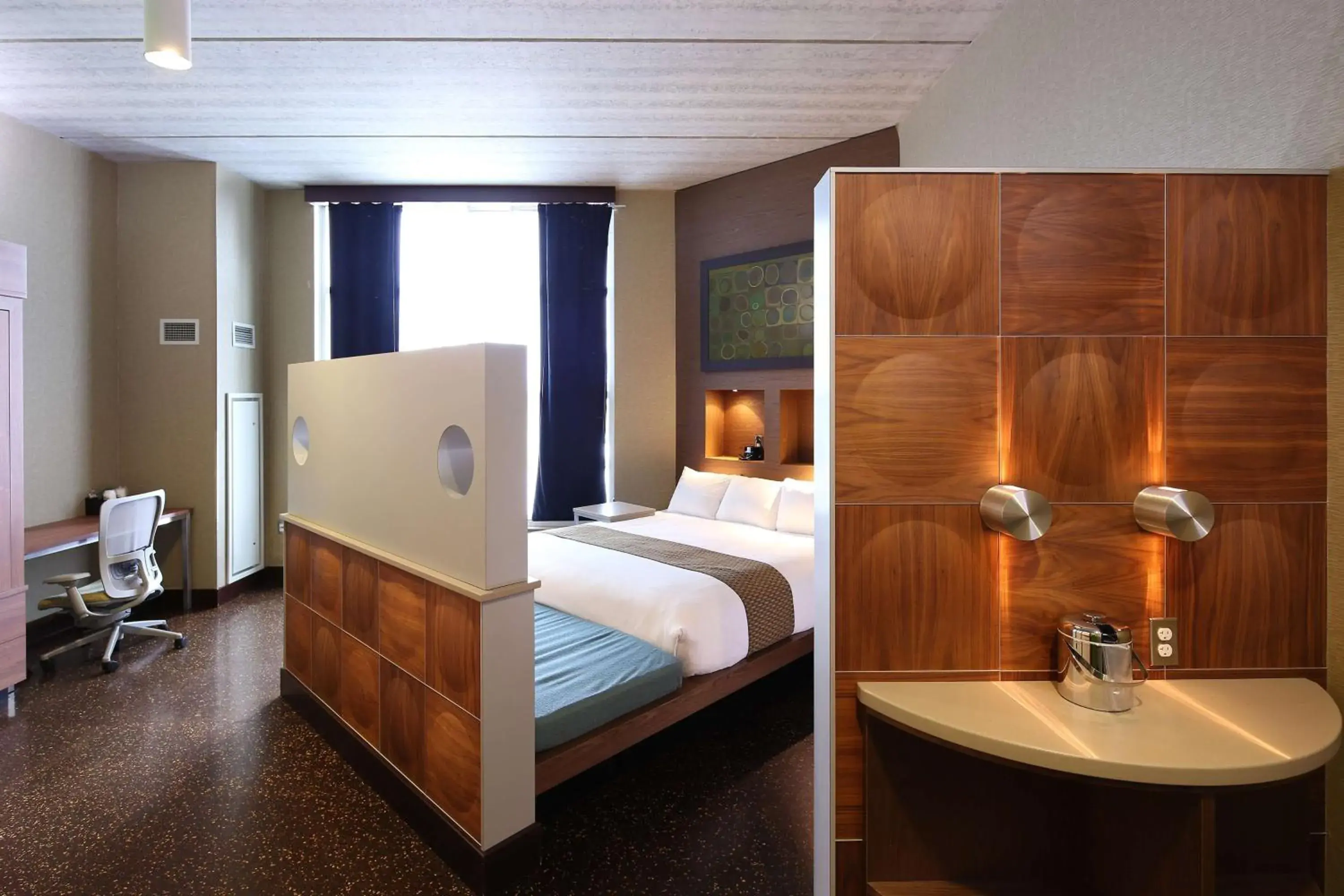 Bedroom, Bed in Tulyp, Tapestry Collection by Hilton Bedroom, Bed in Tulyp, Tapestry Collection by Hilton