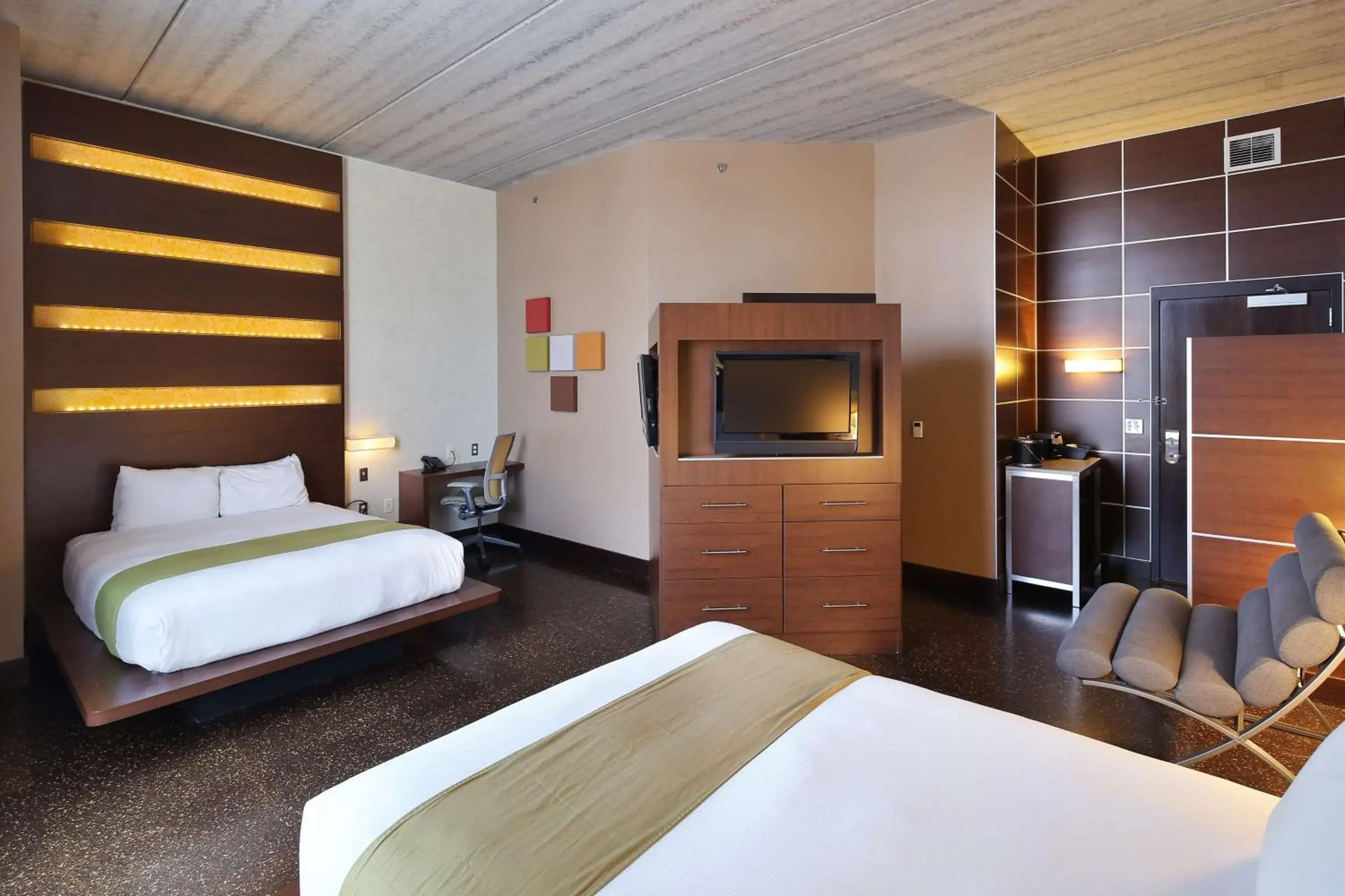 Bed in Tulyp, Tapestry Collection by Hilton Bed in Tulyp, Tapestry Collection by Hilton