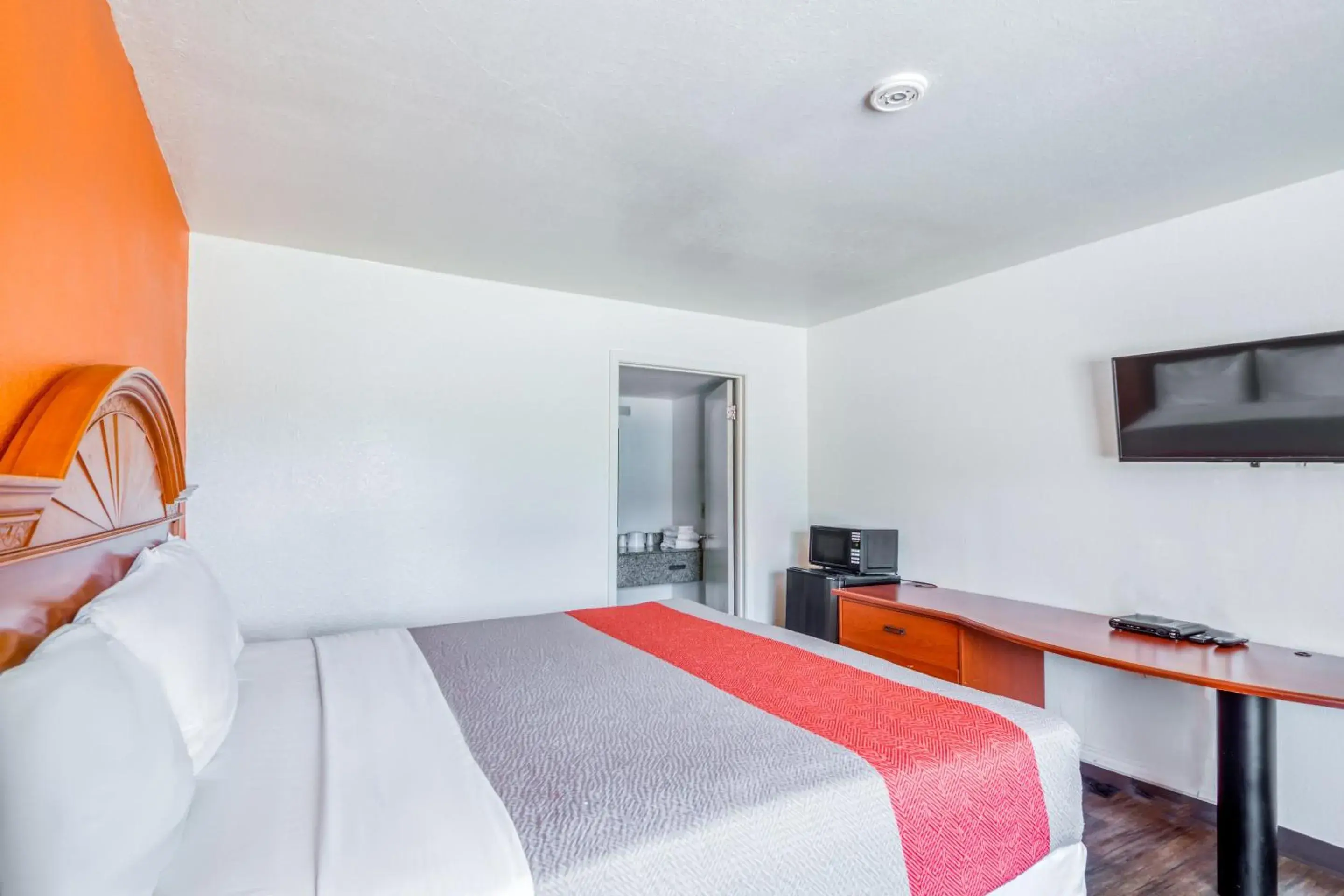 Bedroom, Bed in OYO Hotel Baton Rouge East I-12 Louisiana Bedroom, Bed in OYO Hotel Baton Rouge East I-12 Louisiana