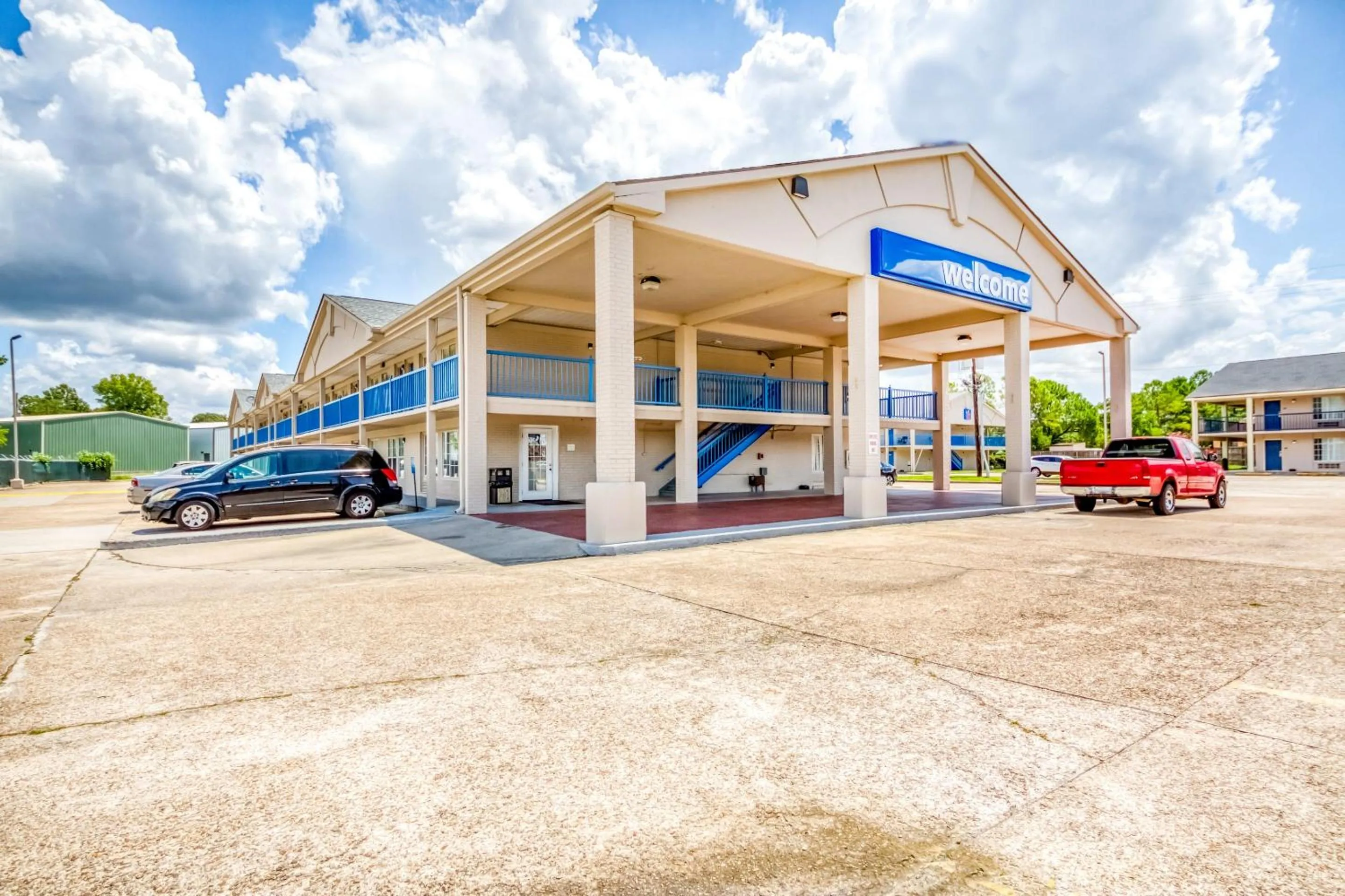 Facade/entrance in OYO Hotel Baton Rouge East I-12 Louisiana