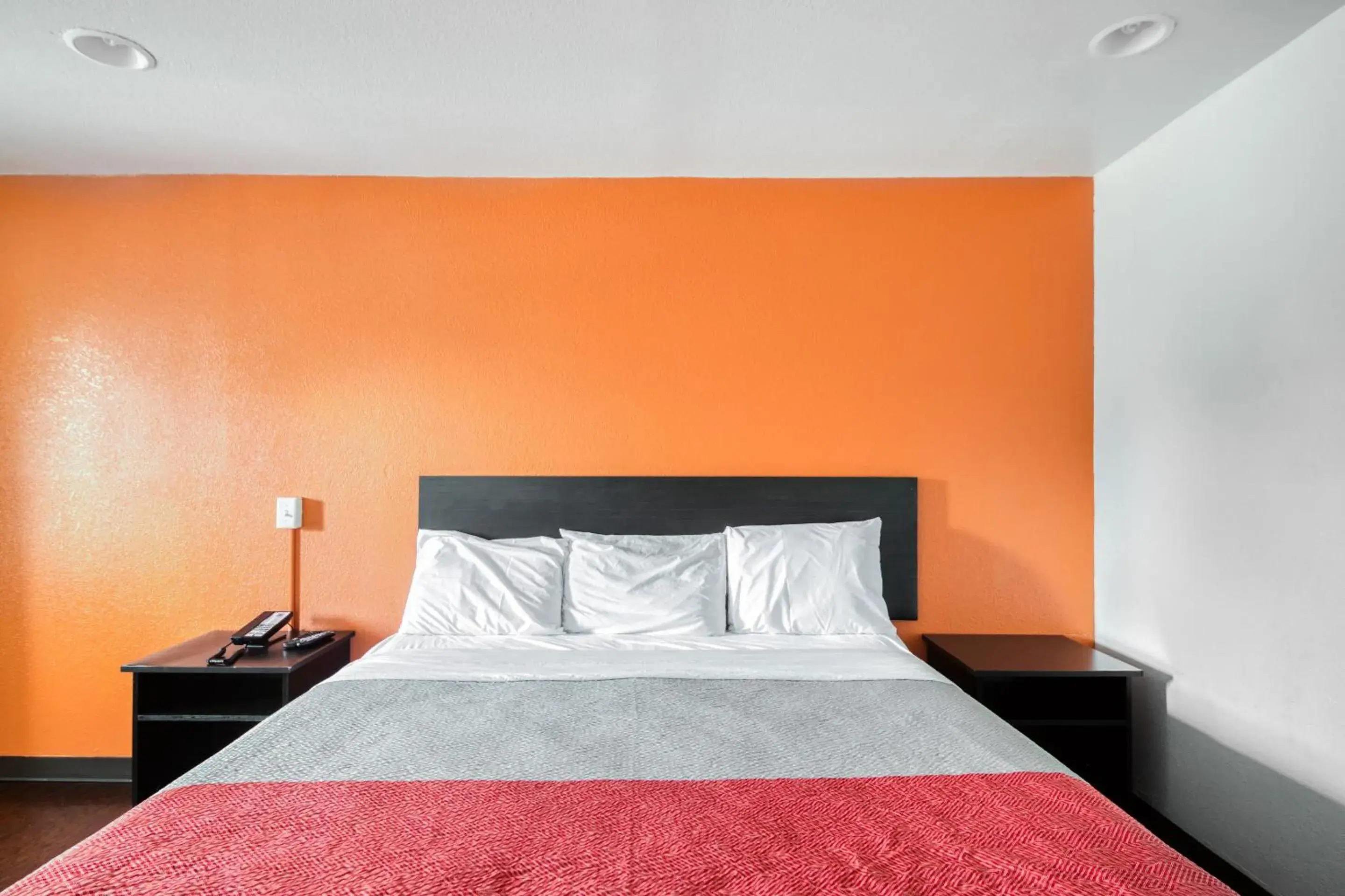 Bedroom, Bed in OYO Hotel Baton Rouge East I-12 Louisiana Bedroom, Bed in OYO Hotel Baton Rouge East I-12 Louisiana