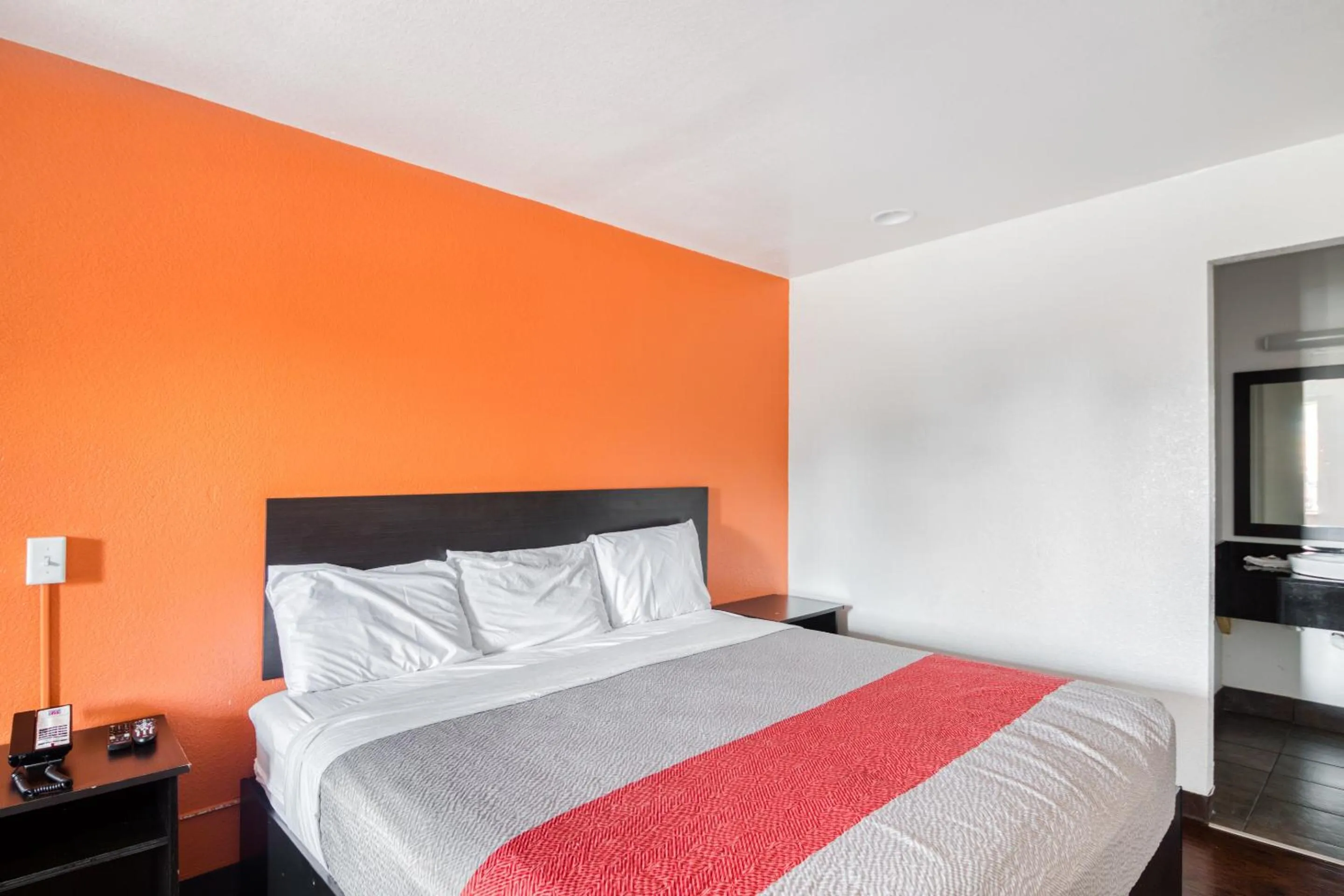 Bedroom, Bed in OYO Hotel Baton Rouge East I-12 Louisiana