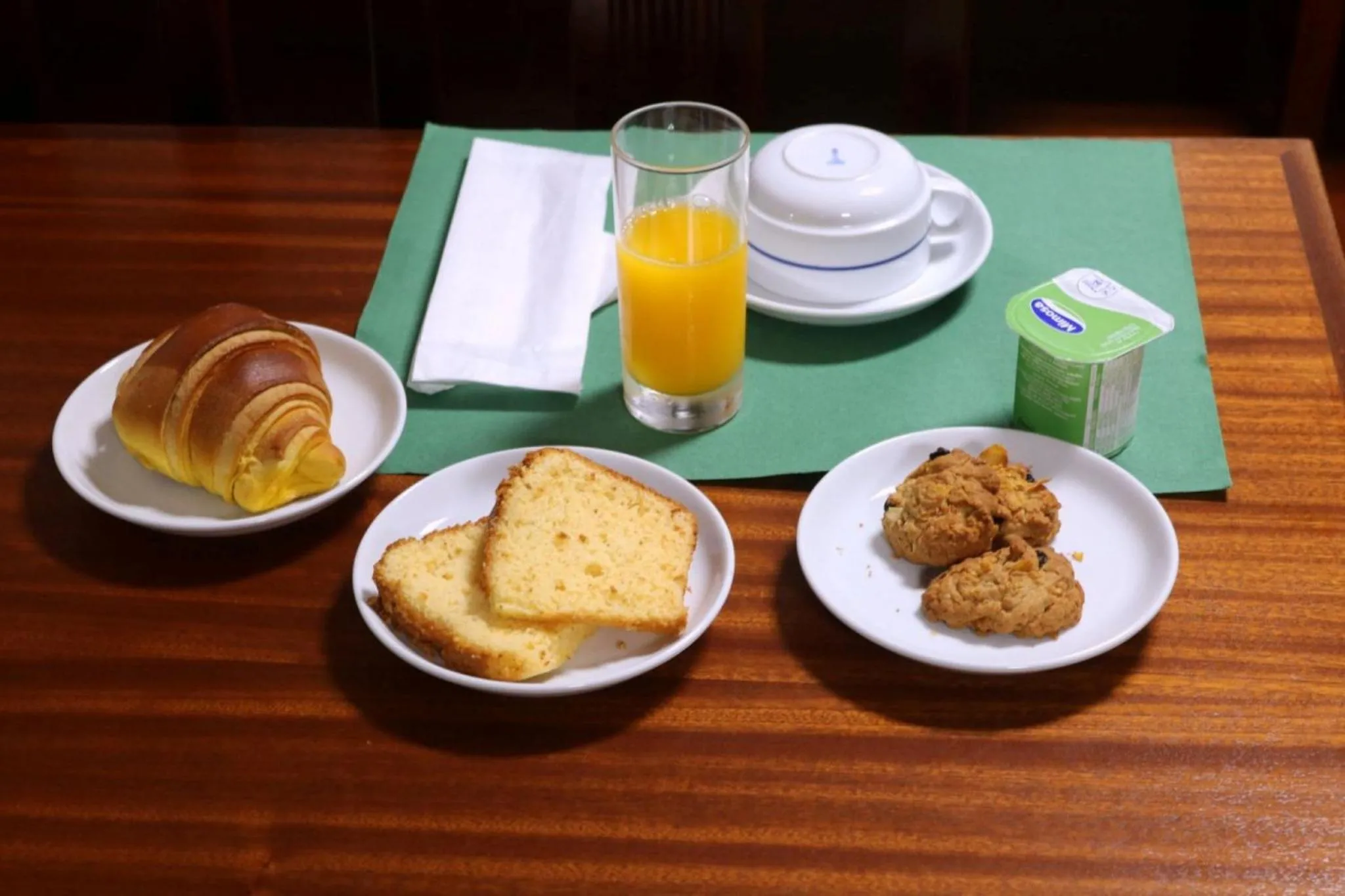 Continental breakfast in Hotel Rota Malhoa