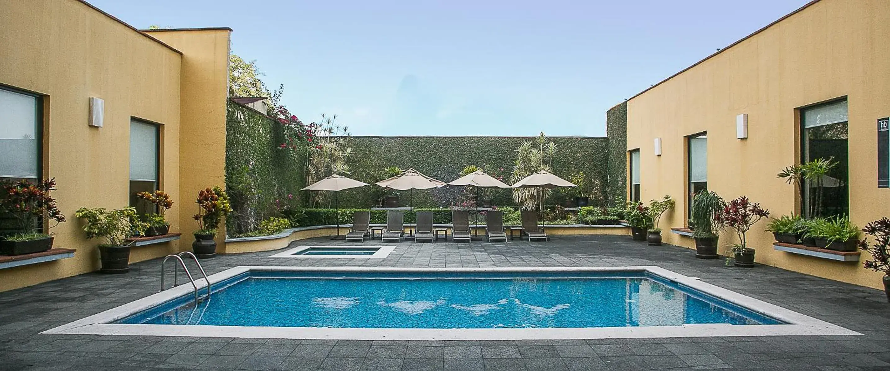 Swimming pool in HB Xalapa Swimming pool in HB Xalapa