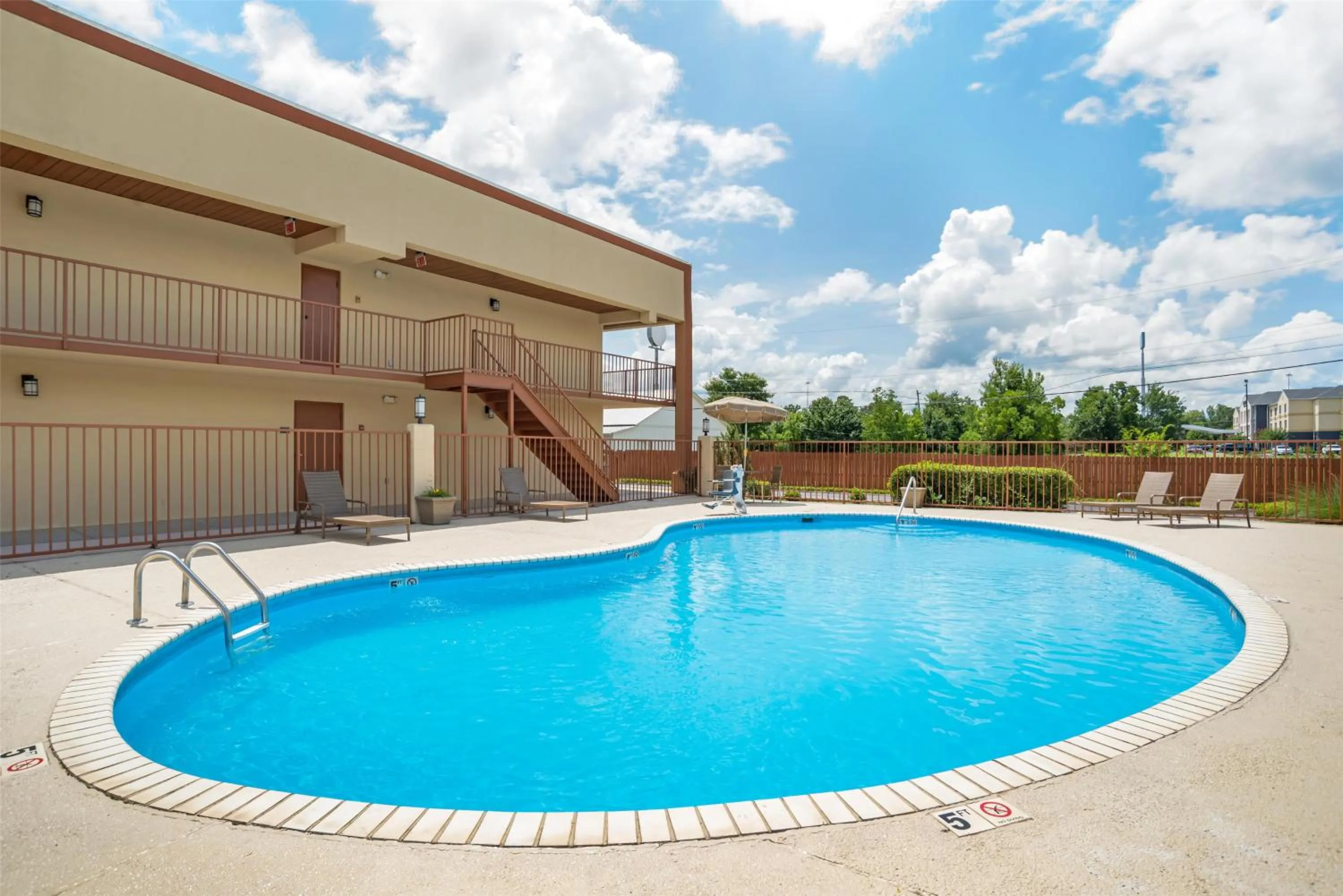 Pool view in Best Western Airport Inn