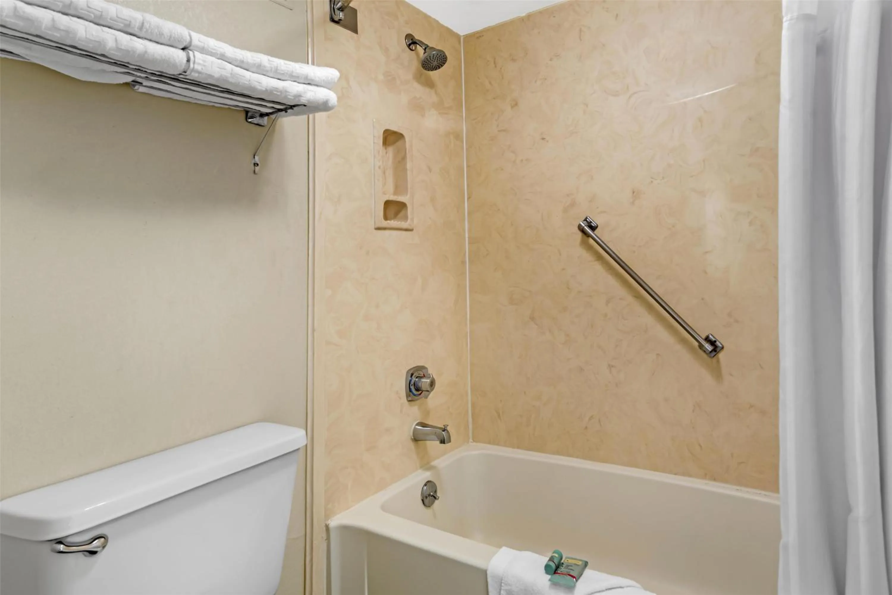 Bathroom in Best Western Airport Inn