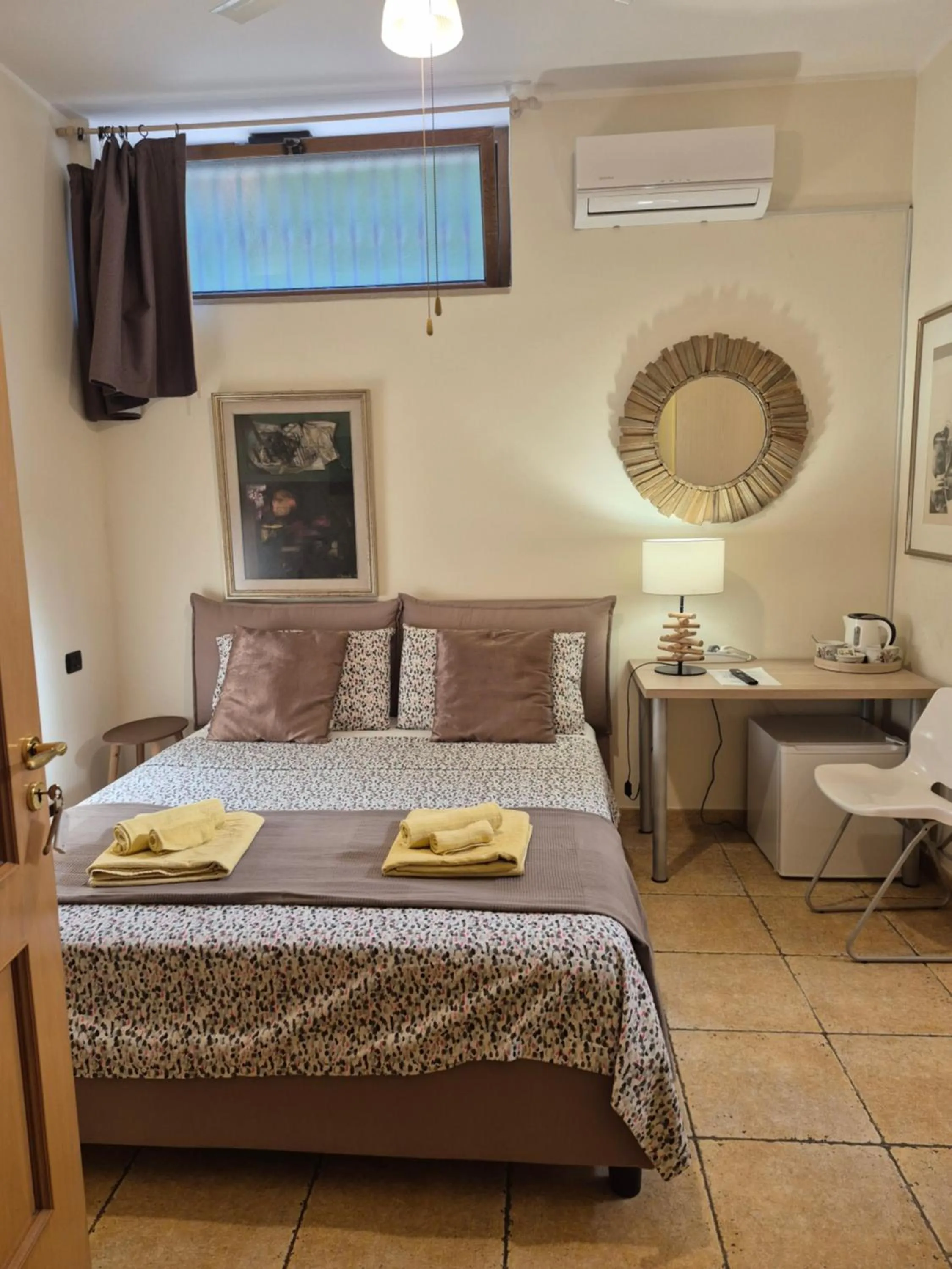 Bed in The Orange Groove