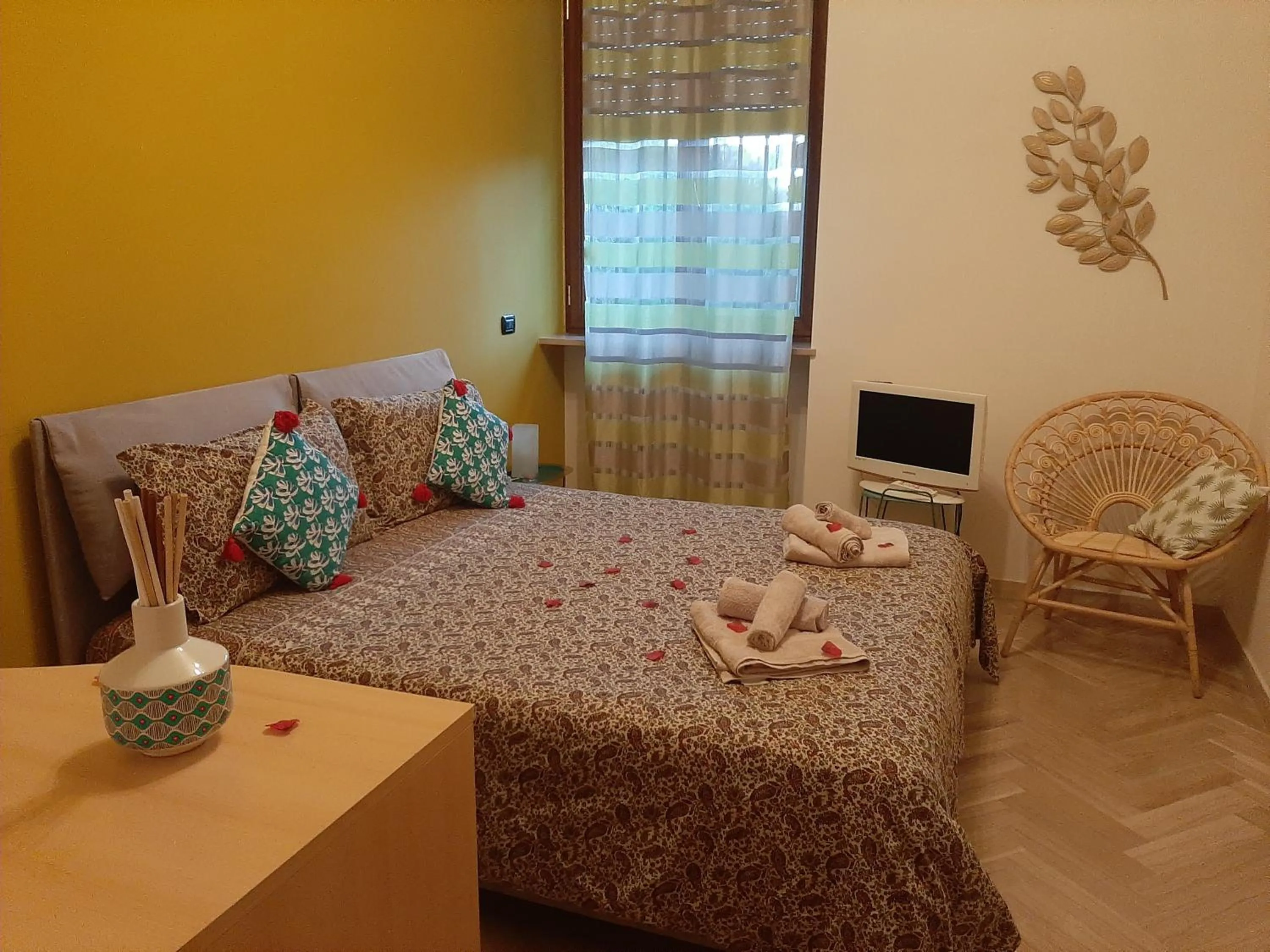 Bed in The Orange Groove