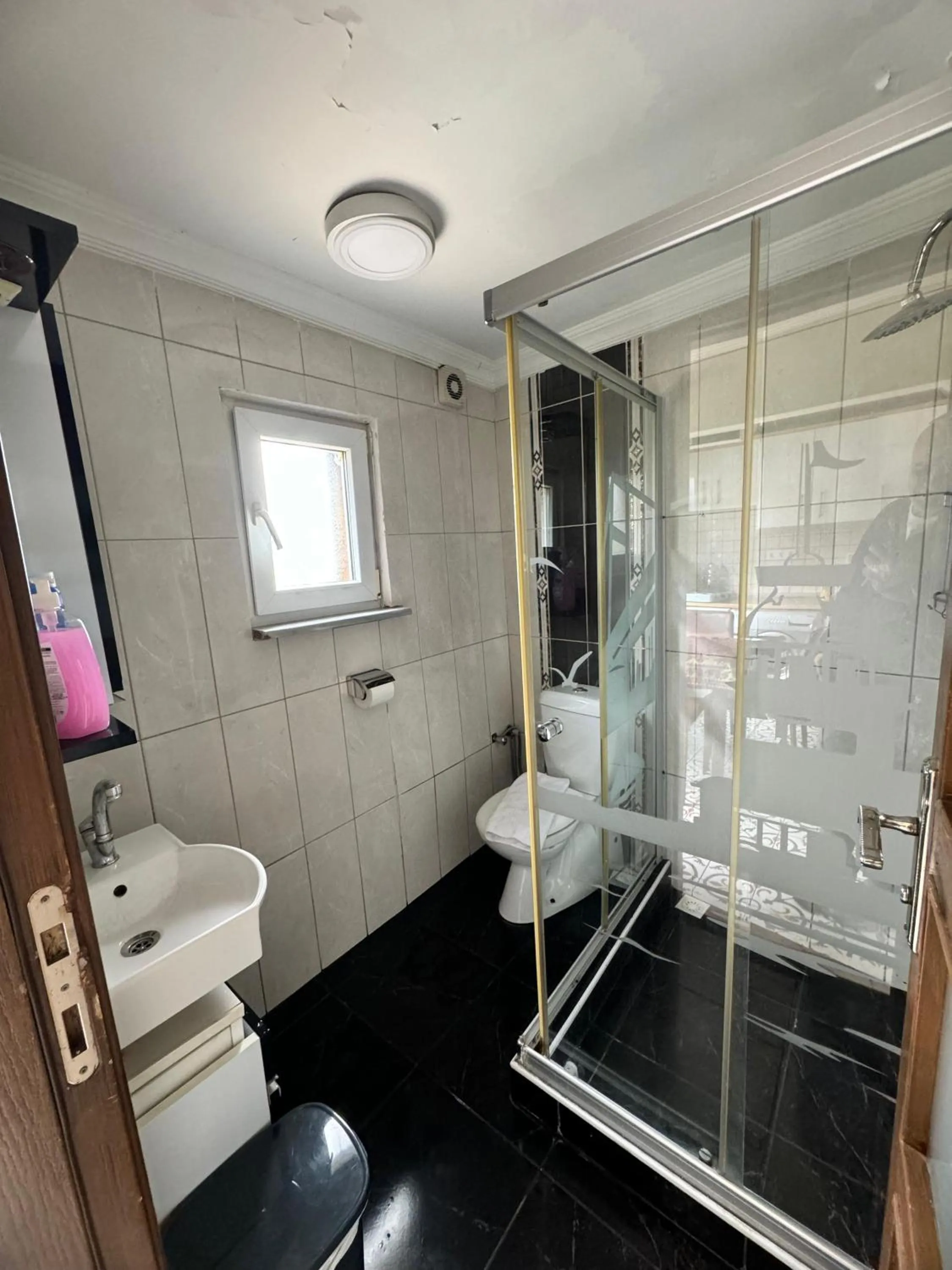 Property building in Happy Suite Boutique Hotel