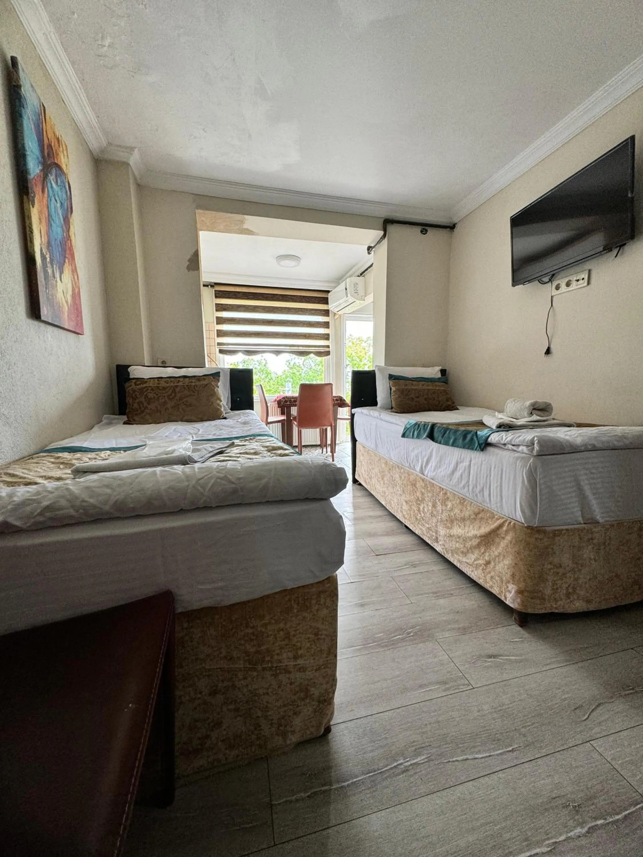 Photo of the whole room, Bed in Happy Suite Boutique Hotel