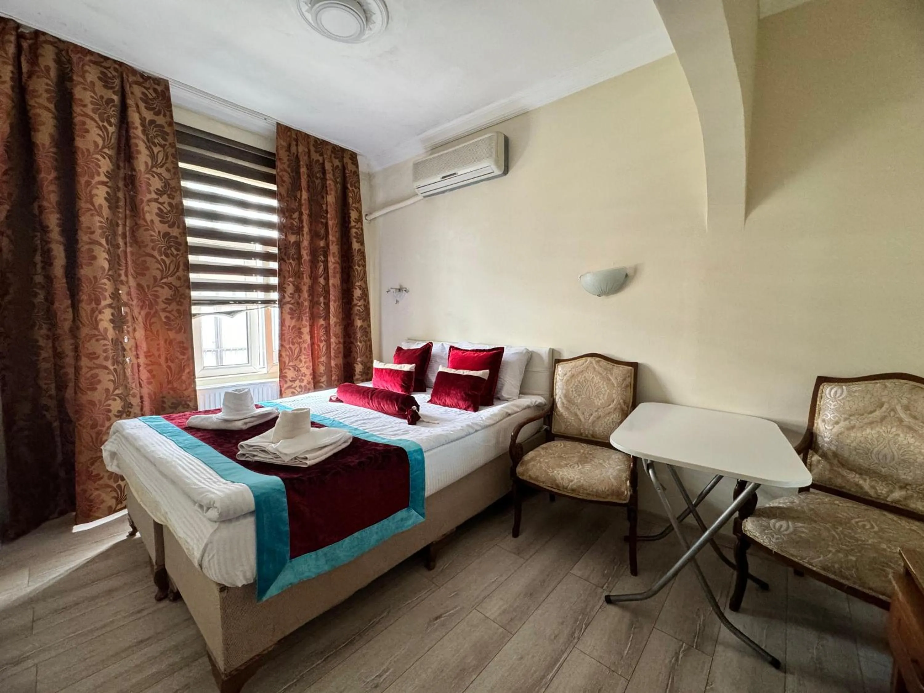 Property building, Bed in Happy Suite Boutique Hotel