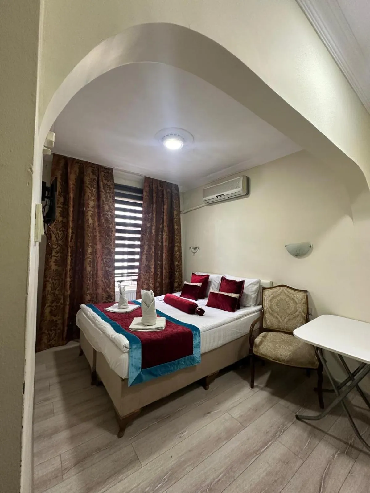 Property building, Bed in Happy Suite Boutique Hotel