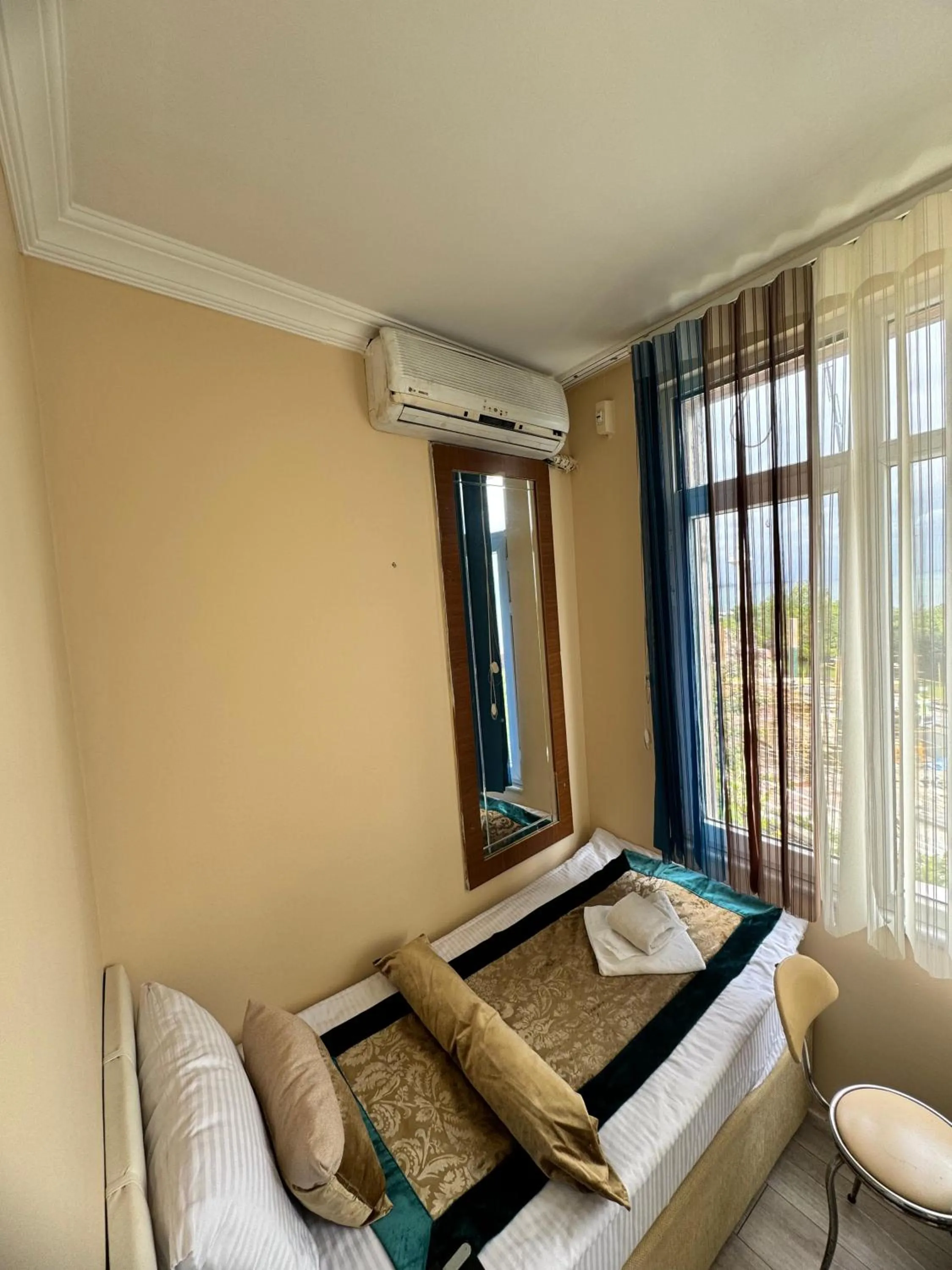 Property building, Bed in Happy Suite Boutique Hotel