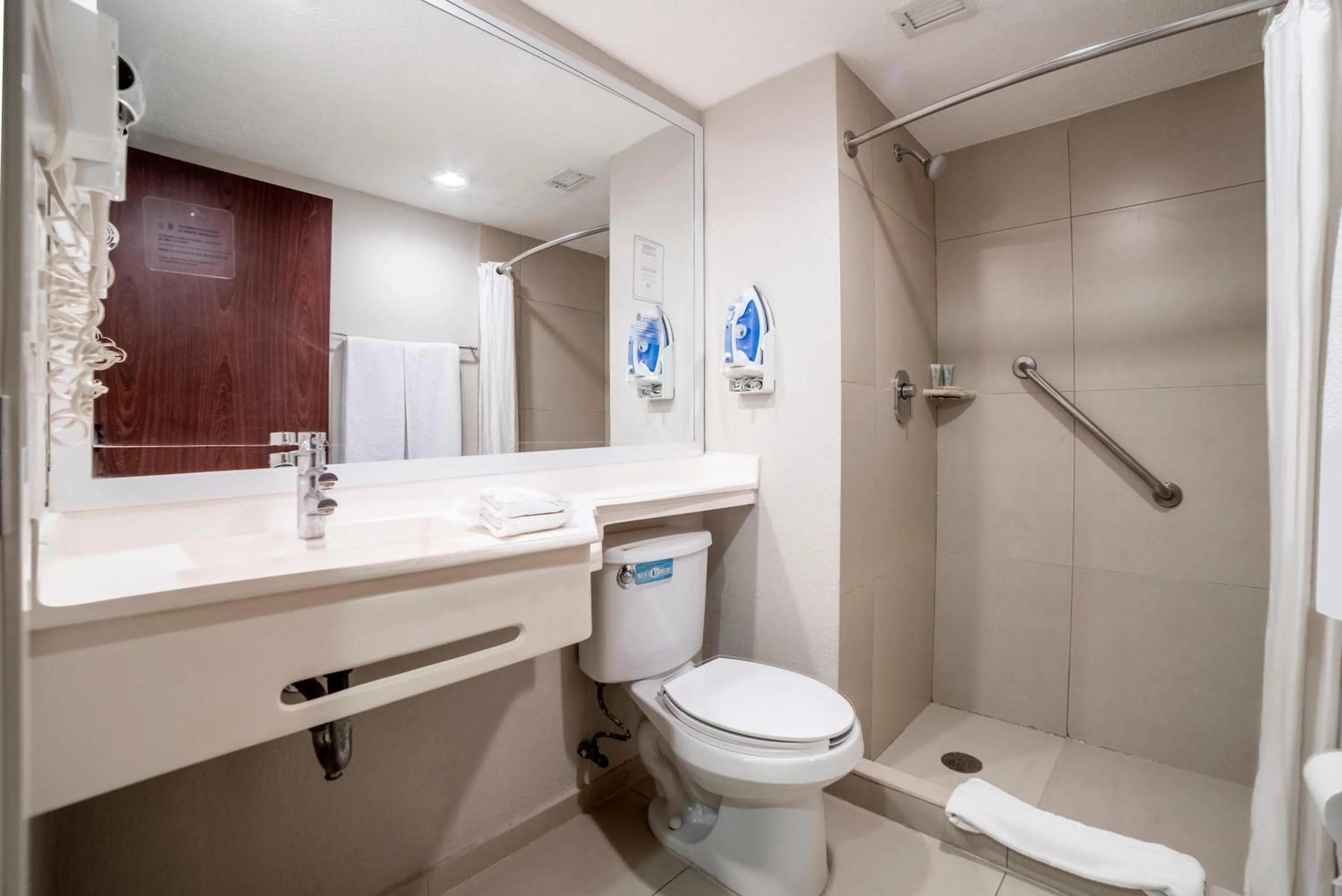 Bathroom in City Express by Marriott Ciudad del Carmen