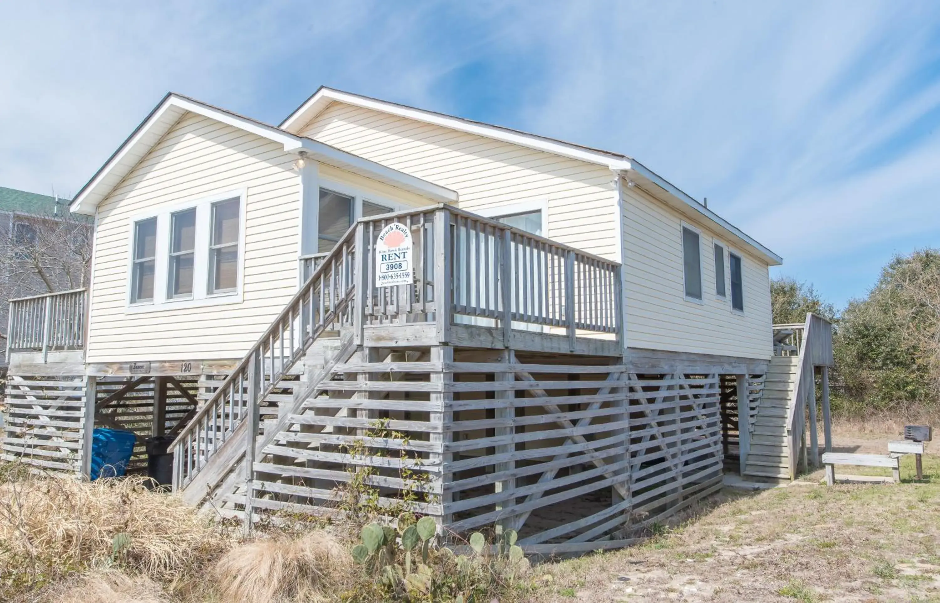 Bowen. Hot Tub, Pets OK, Well Maintained, Short Walk to Beach, WiFi Bowen. Hot Tub, Pets OK, Well Maintained, Short Walk to Beach, WiFi
