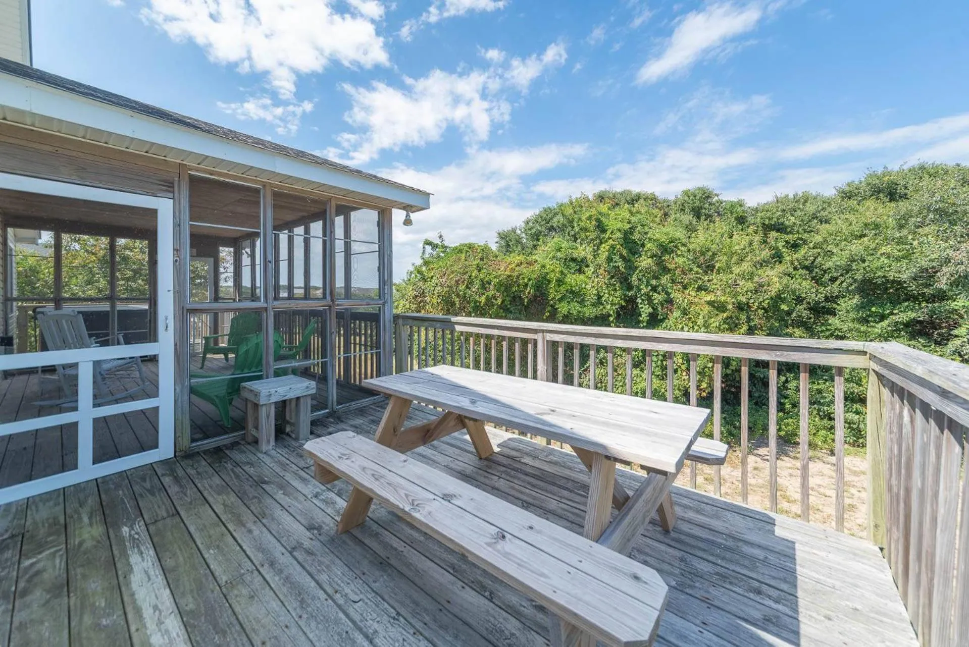Bowen. Hot Tub, Pets OK, Well Maintained, Short Walk to Beach, WiFi
