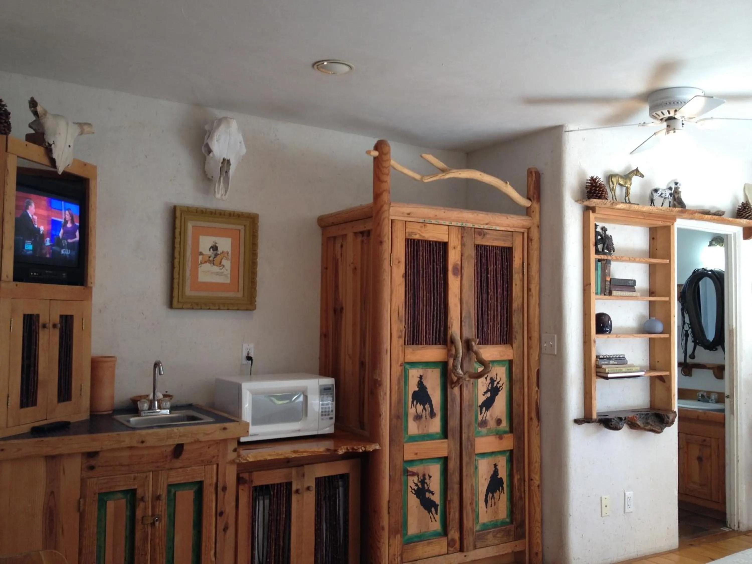 Kitchen or kitchenette in Les Artistes Inn