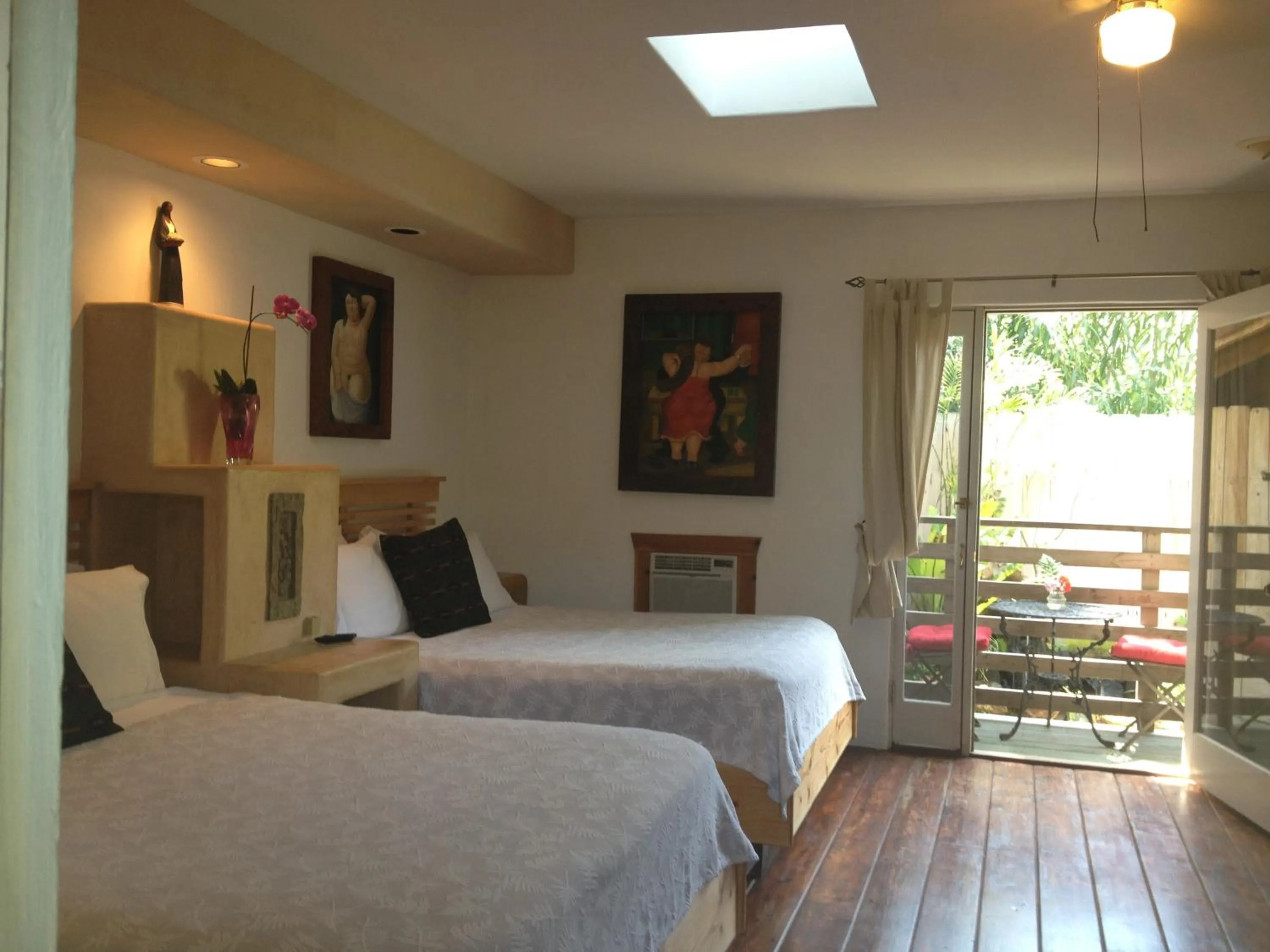 Day, Bed in Les Artistes Inn