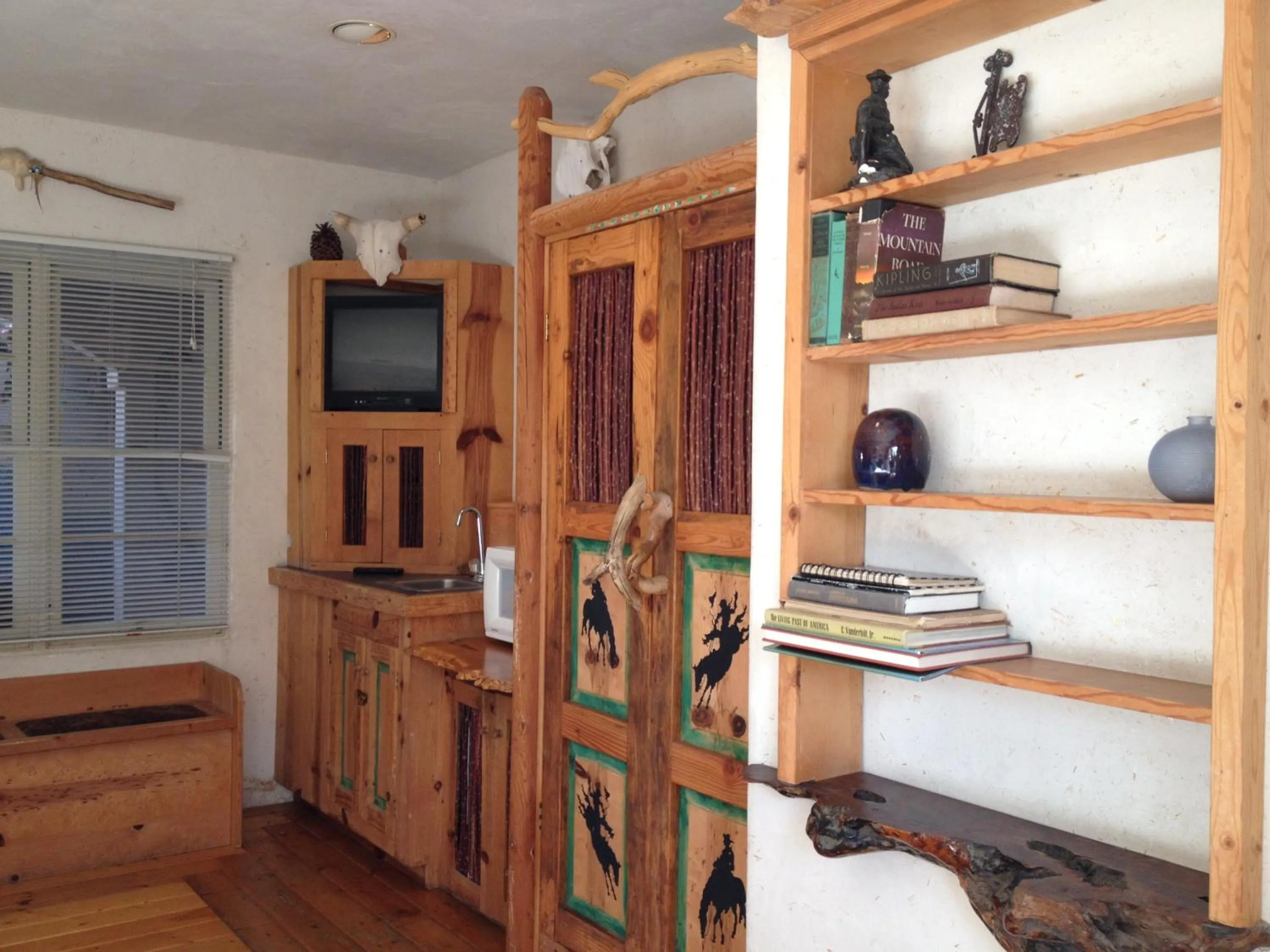 Kitchen or kitchenette in Les Artistes Inn