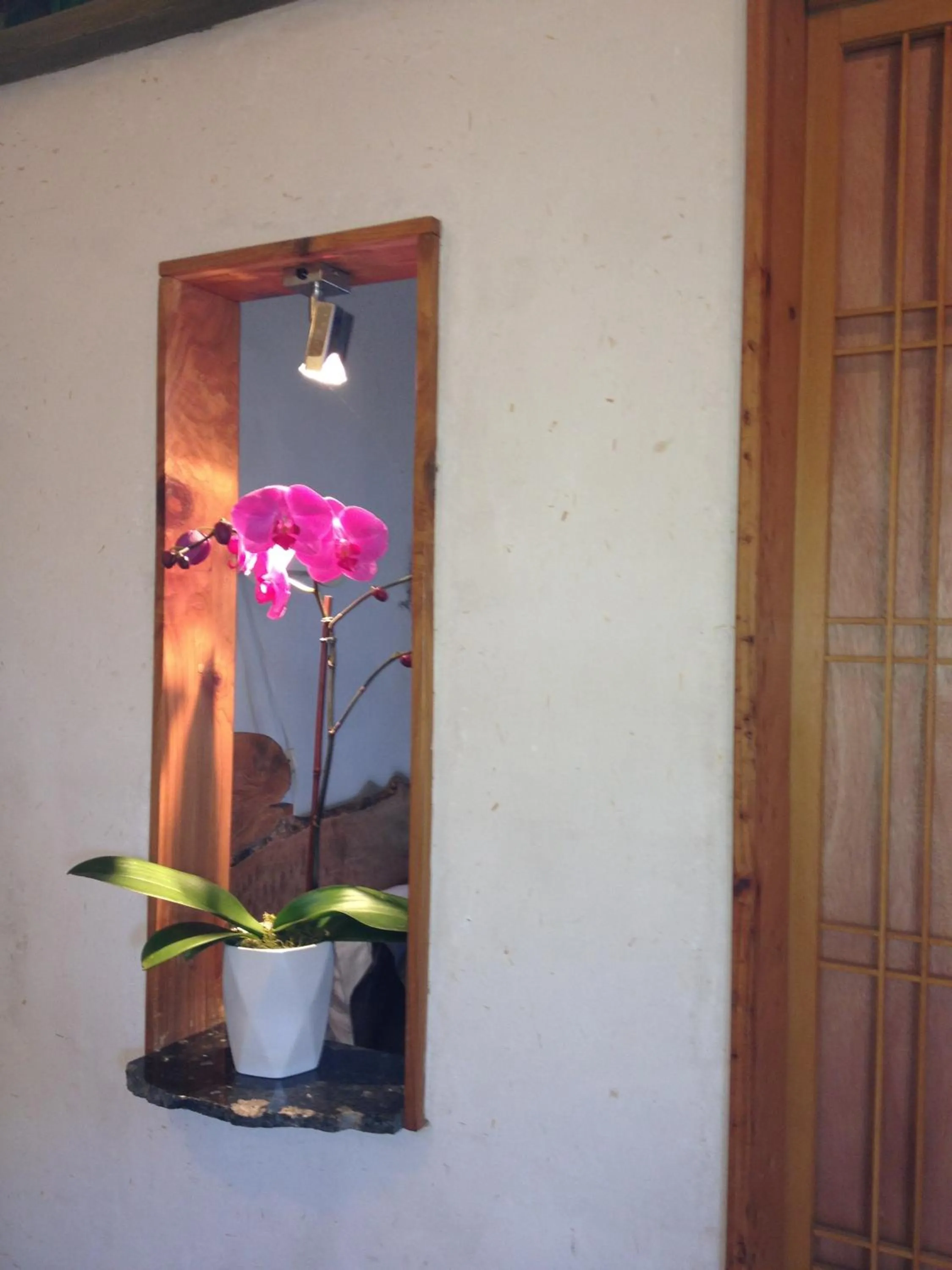 Decorative detail in Les Artistes Inn