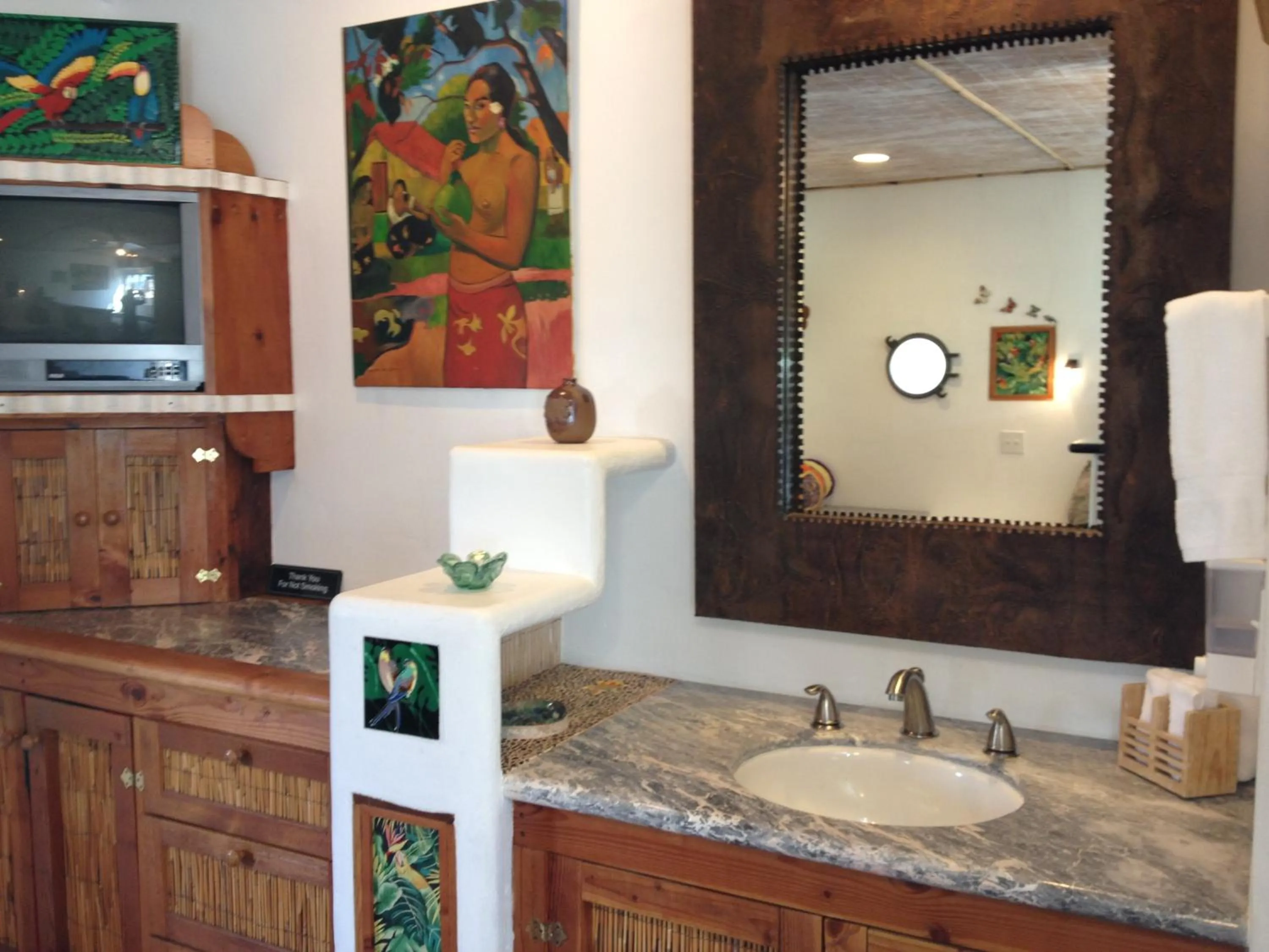 Bathroom in Les Artistes Inn