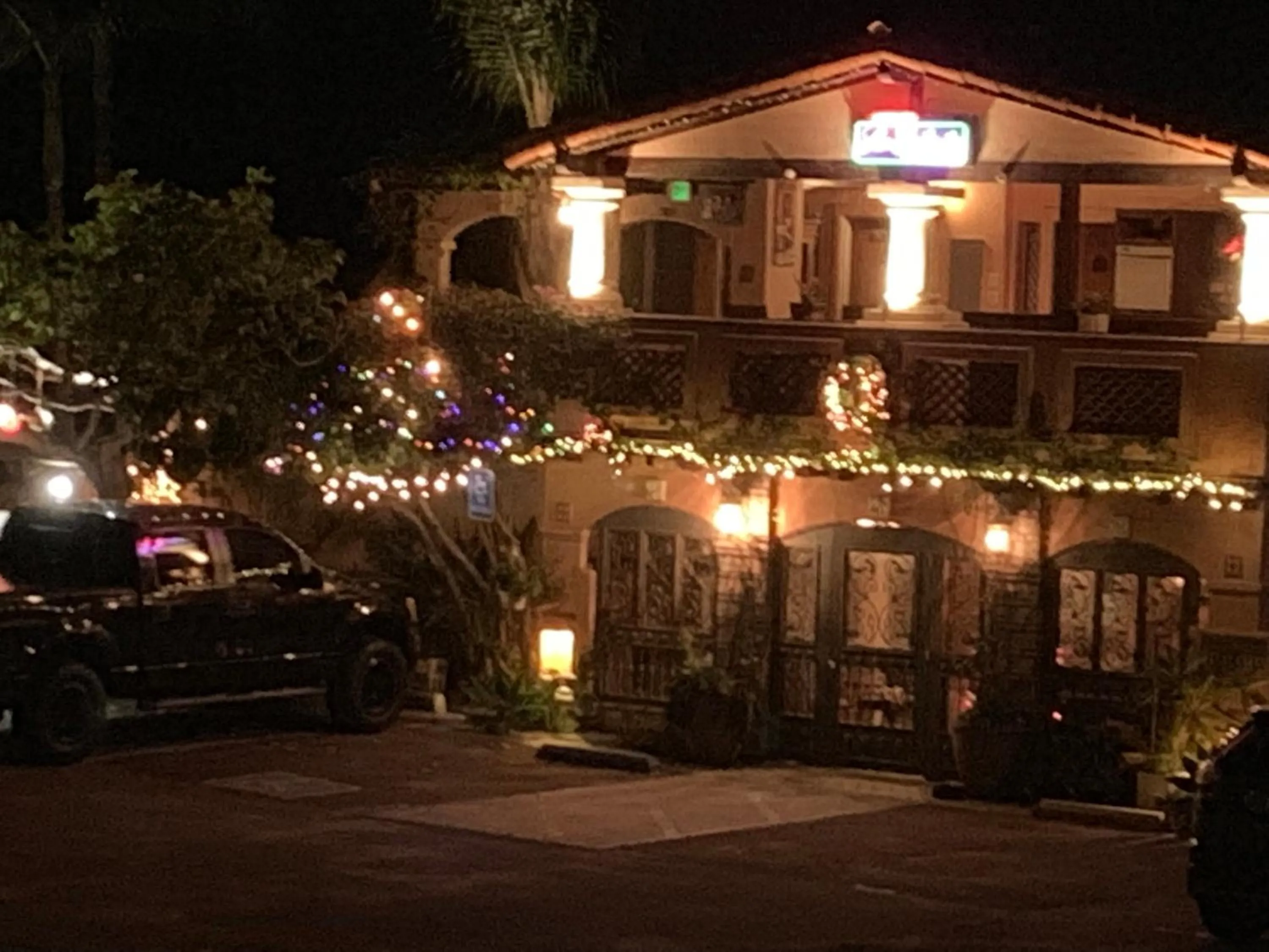 Les Artistes Inn
