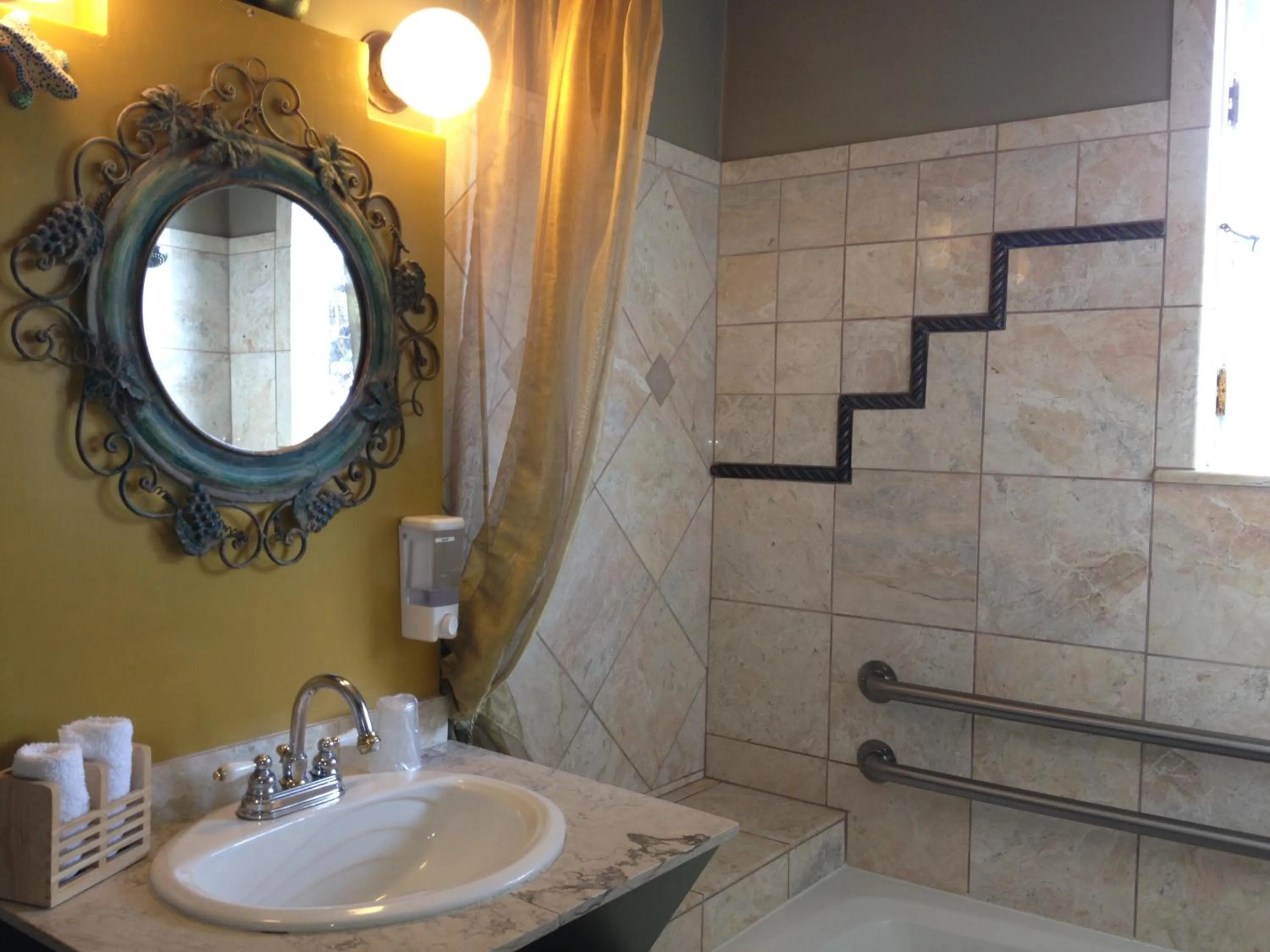 Bathroom in Les Artistes Inn