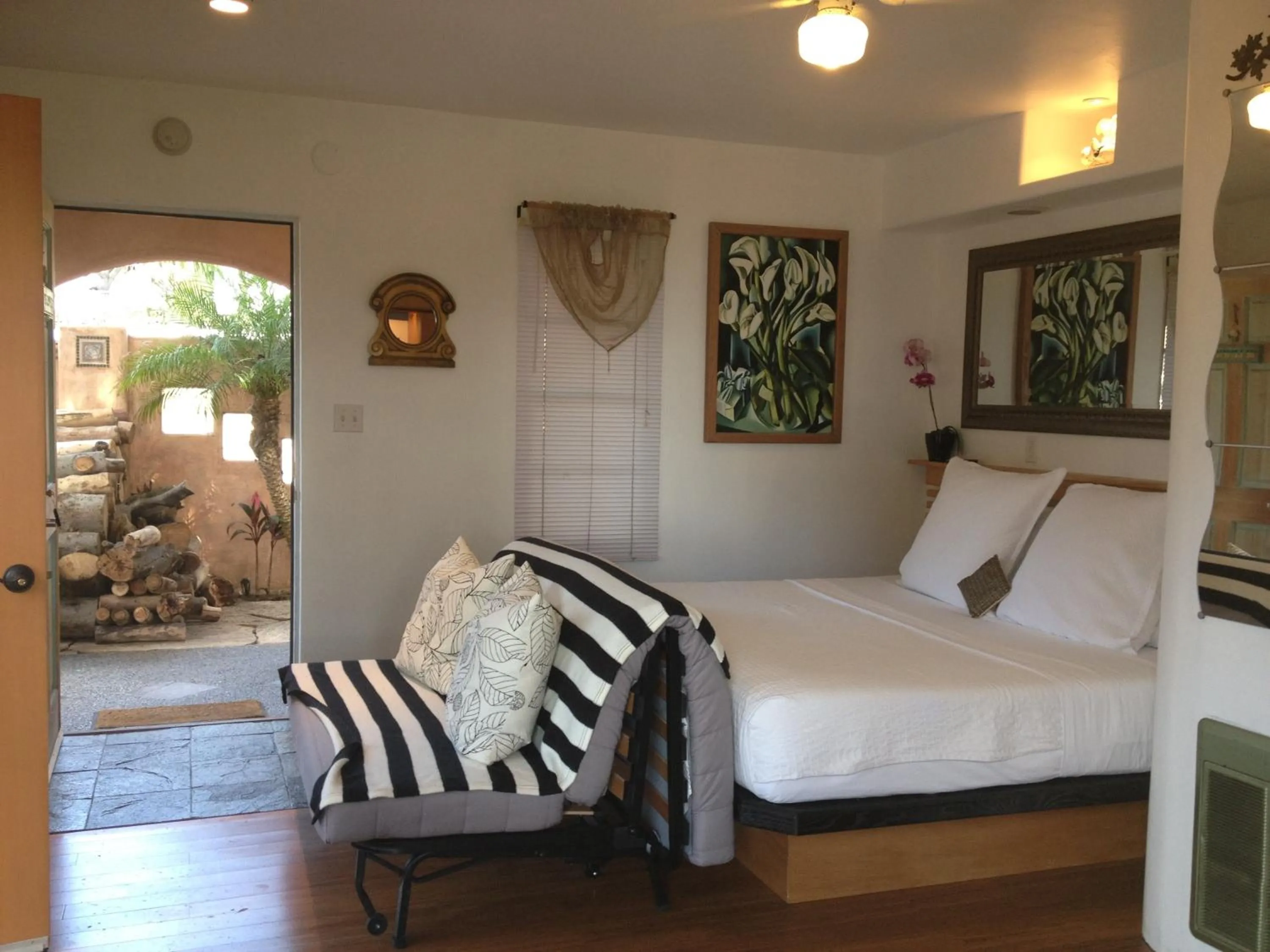 Day, Bed in Les Artistes Inn