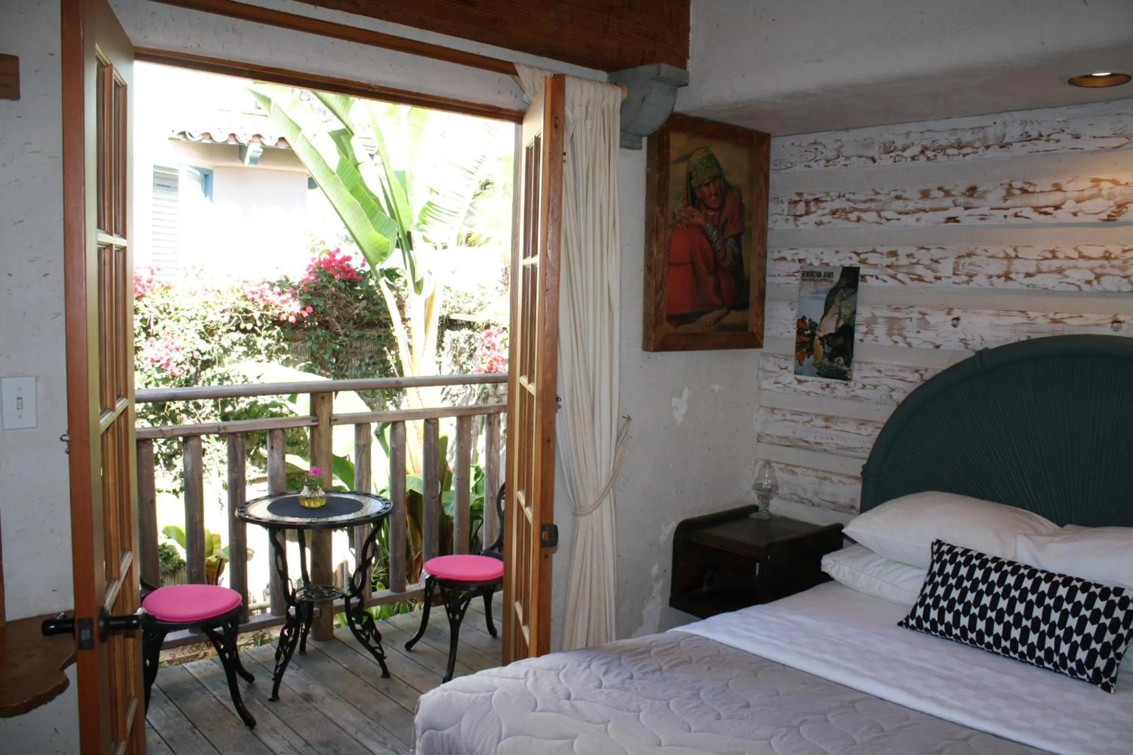 Day, Bed in Les Artistes Inn