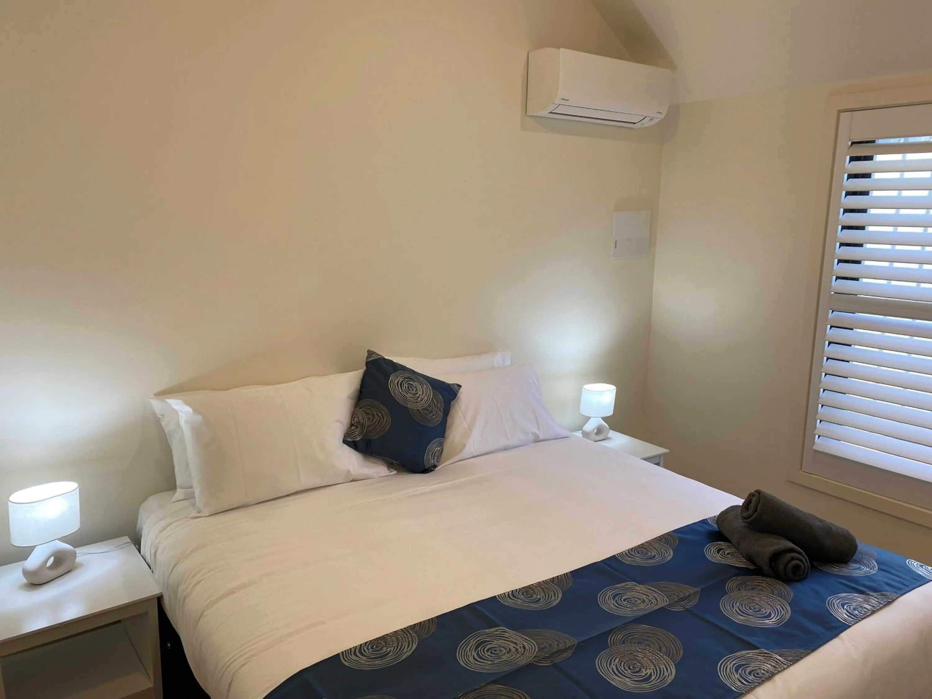 Bed in Southern Ocean Motor Inn