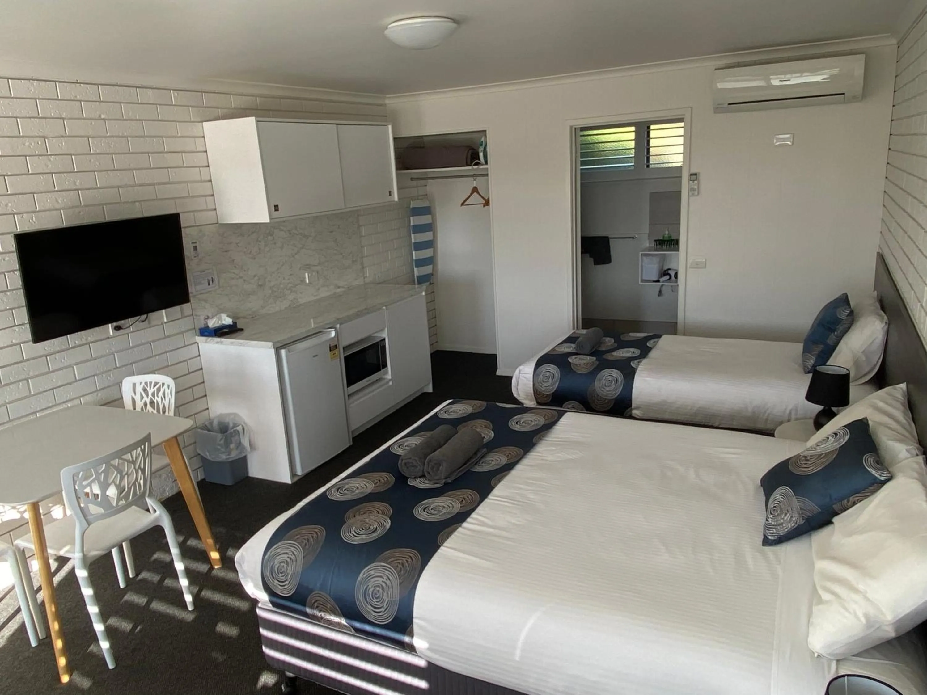 Bed in Southern Ocean Motor Inn